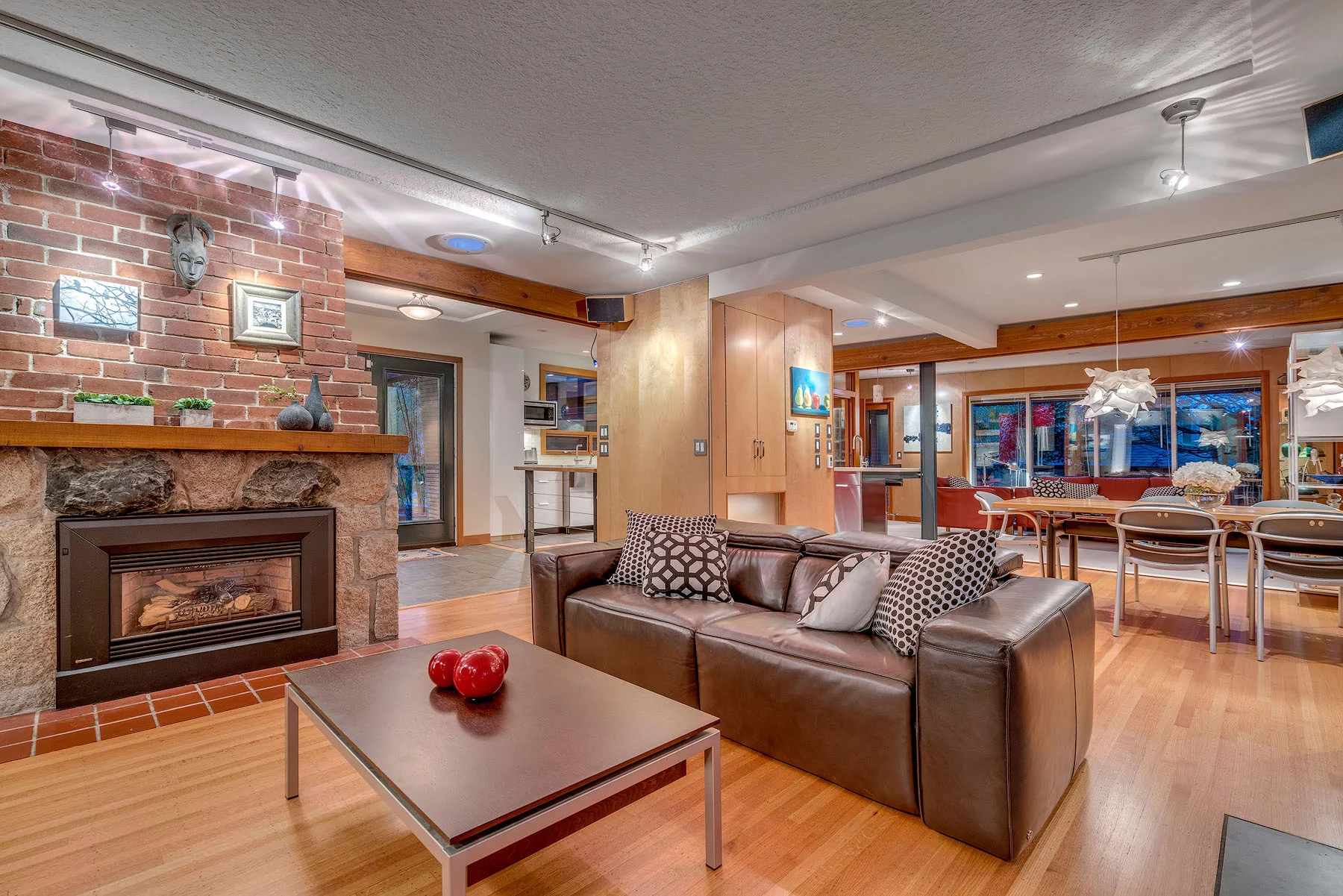 3575-Emerald-Drive-360hometours-05s.jpg