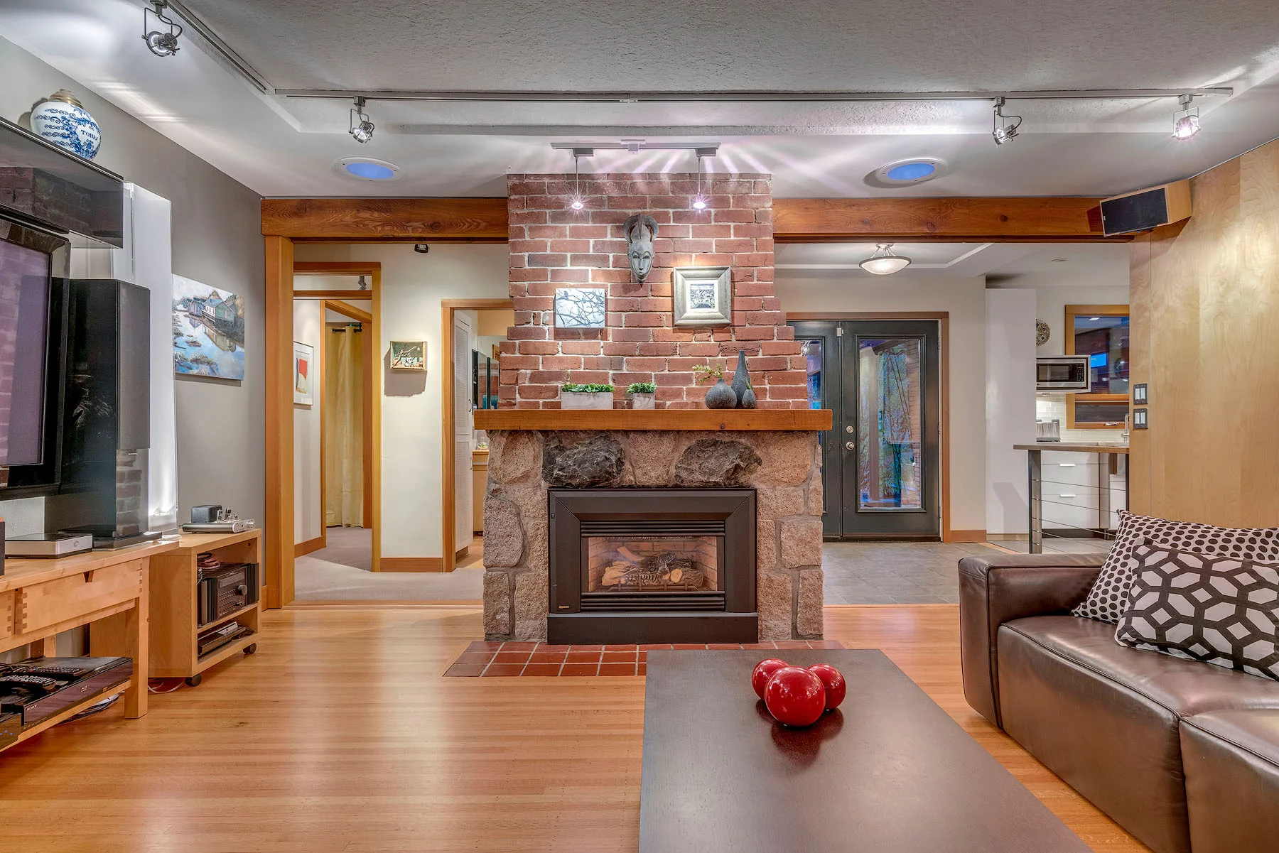 3575-Emerald-Drive-360hometours-07s.jpg