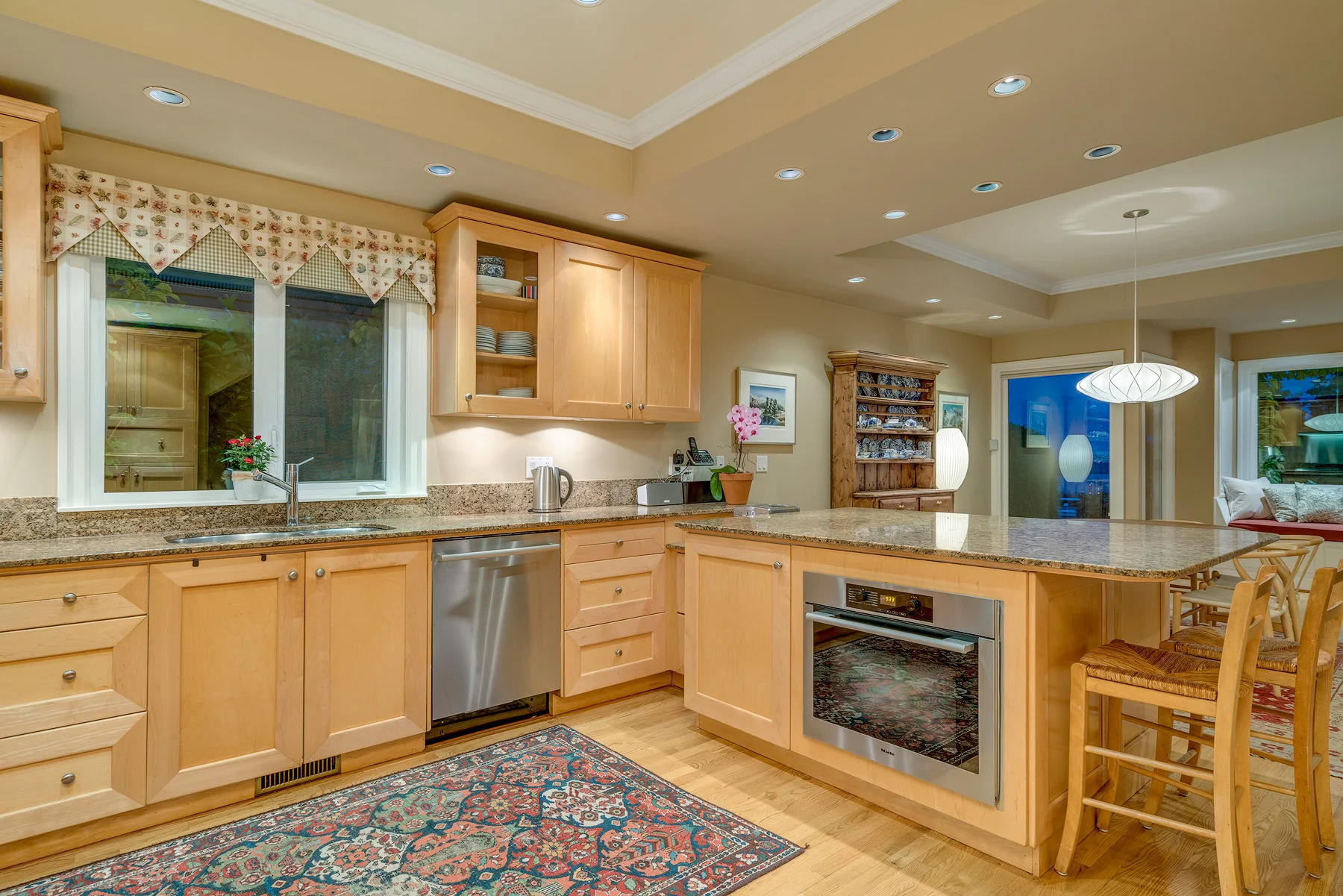 2286-Ottawa-Avenue-360hometours-13s.jpg