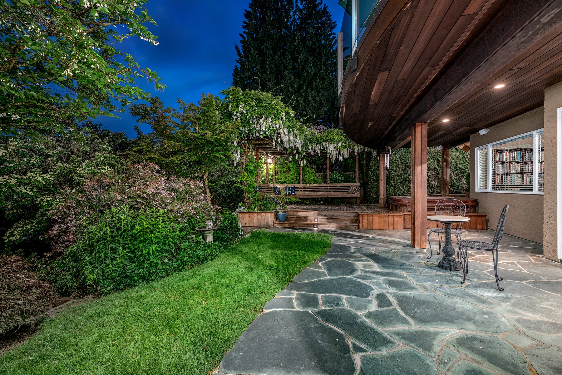 2286-Ottawa-Avenue-360hometours-41s.jpg