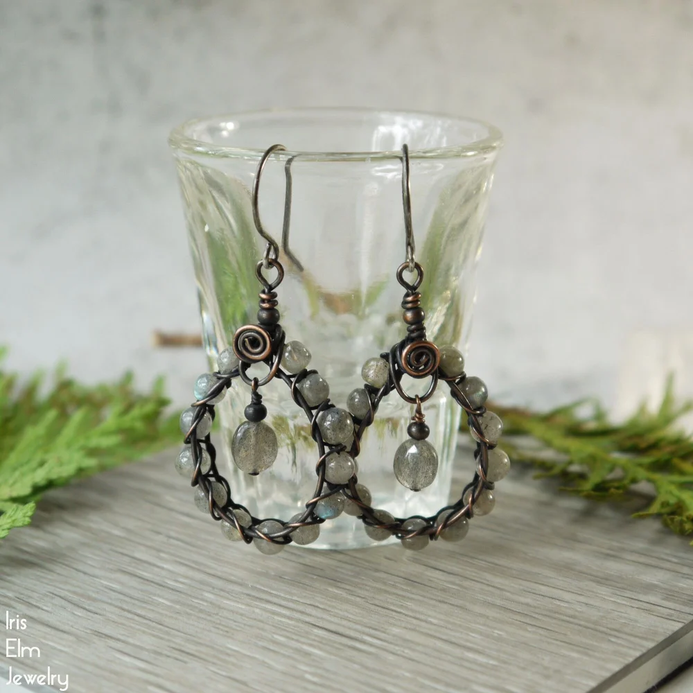 串珠金属丝包裹拉长石耳环