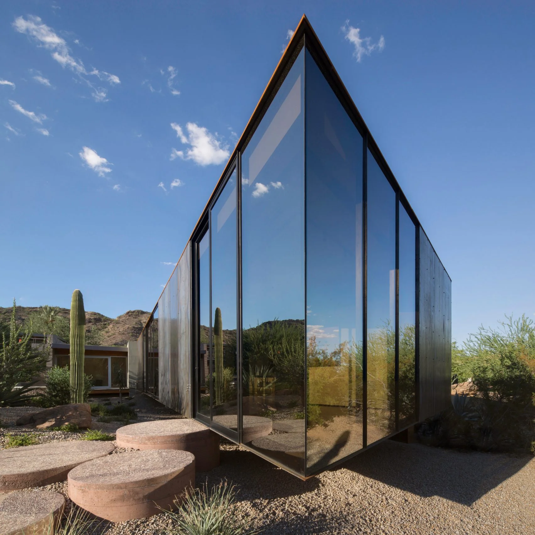little-art-studio-chen-suchart-architecture-arizona-usa_dezeen_sq-1704x1704.jpg