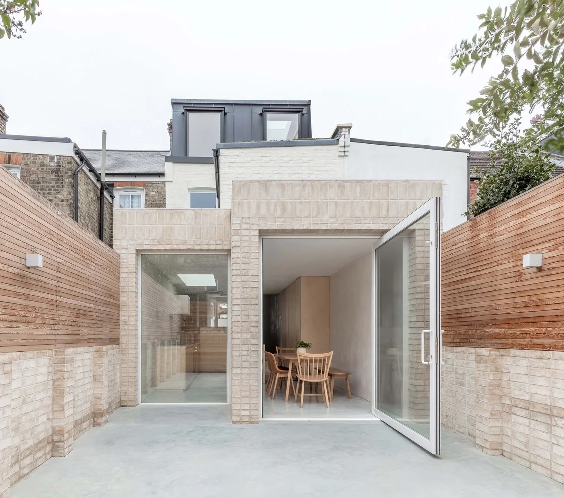 Magri Williams Architects, UK. Kitchen and dining area extension to a small and average row house. Now it needs some landscaping!