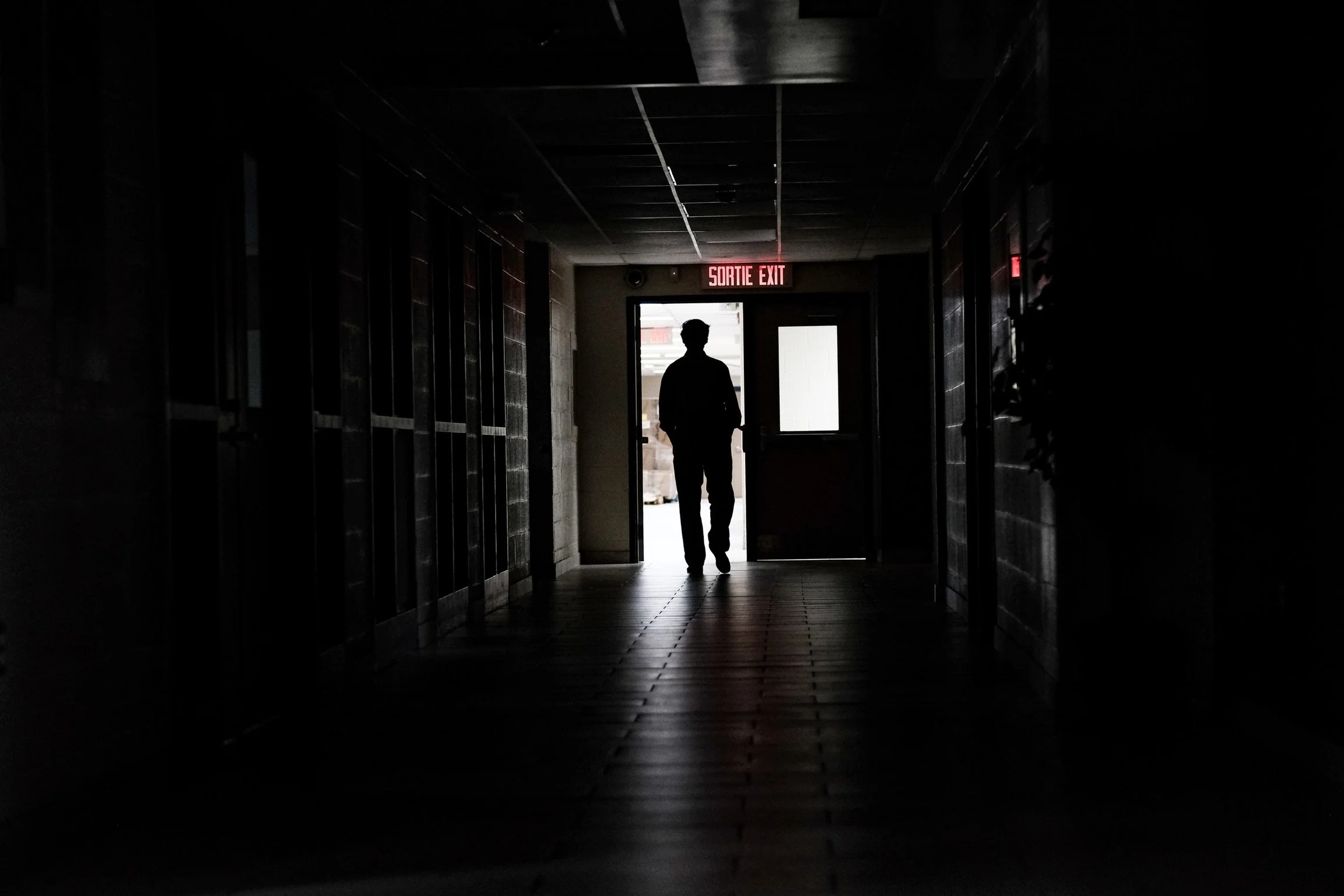 Le Concierge (The Caretaker)