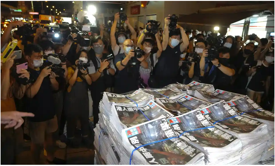 The Guardian: 'Free media in Hong Kong almost completely dismantled – report'