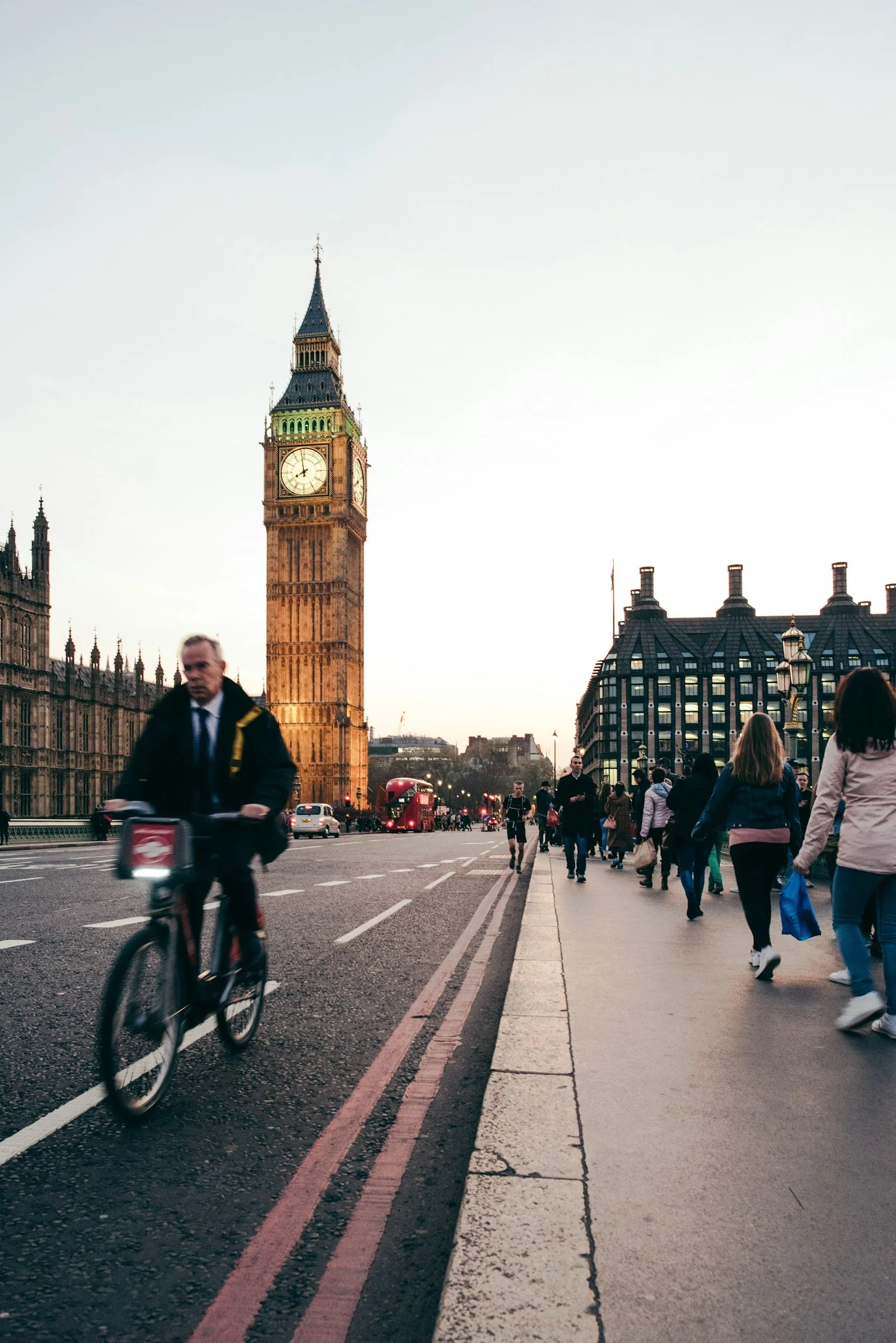 Hong Kong Watch hosts UK Youth Initiative workshop on community and policy research