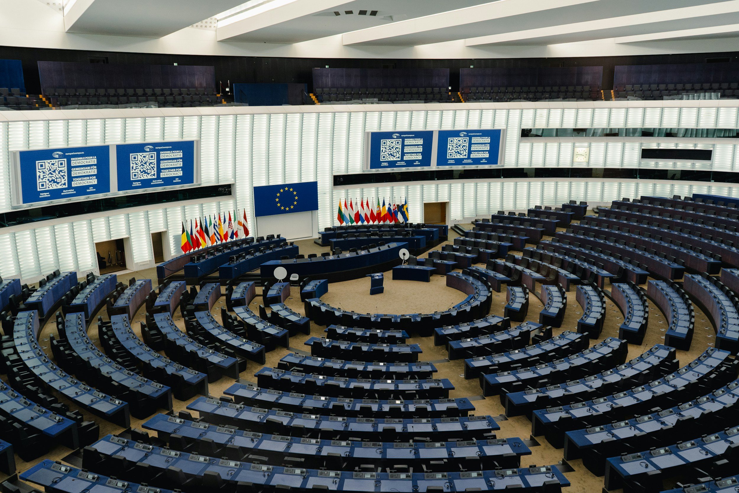 European Parliament calls to free Hong Kong political prisoners and suspend extradition arrangements