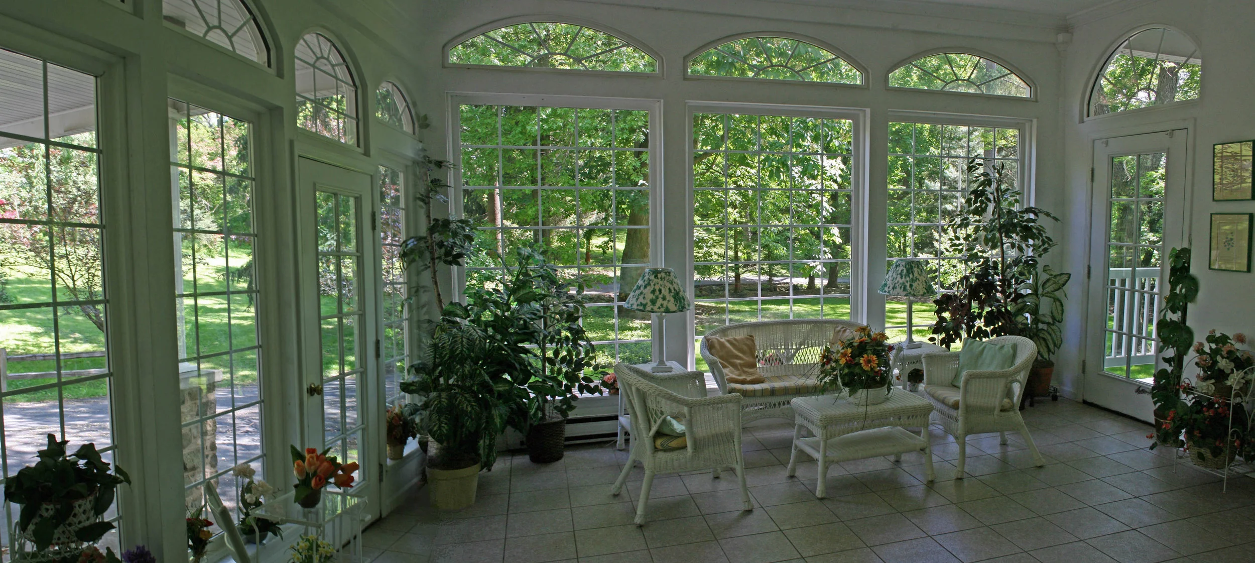 DouglasHouse-SunroomPano .jpg