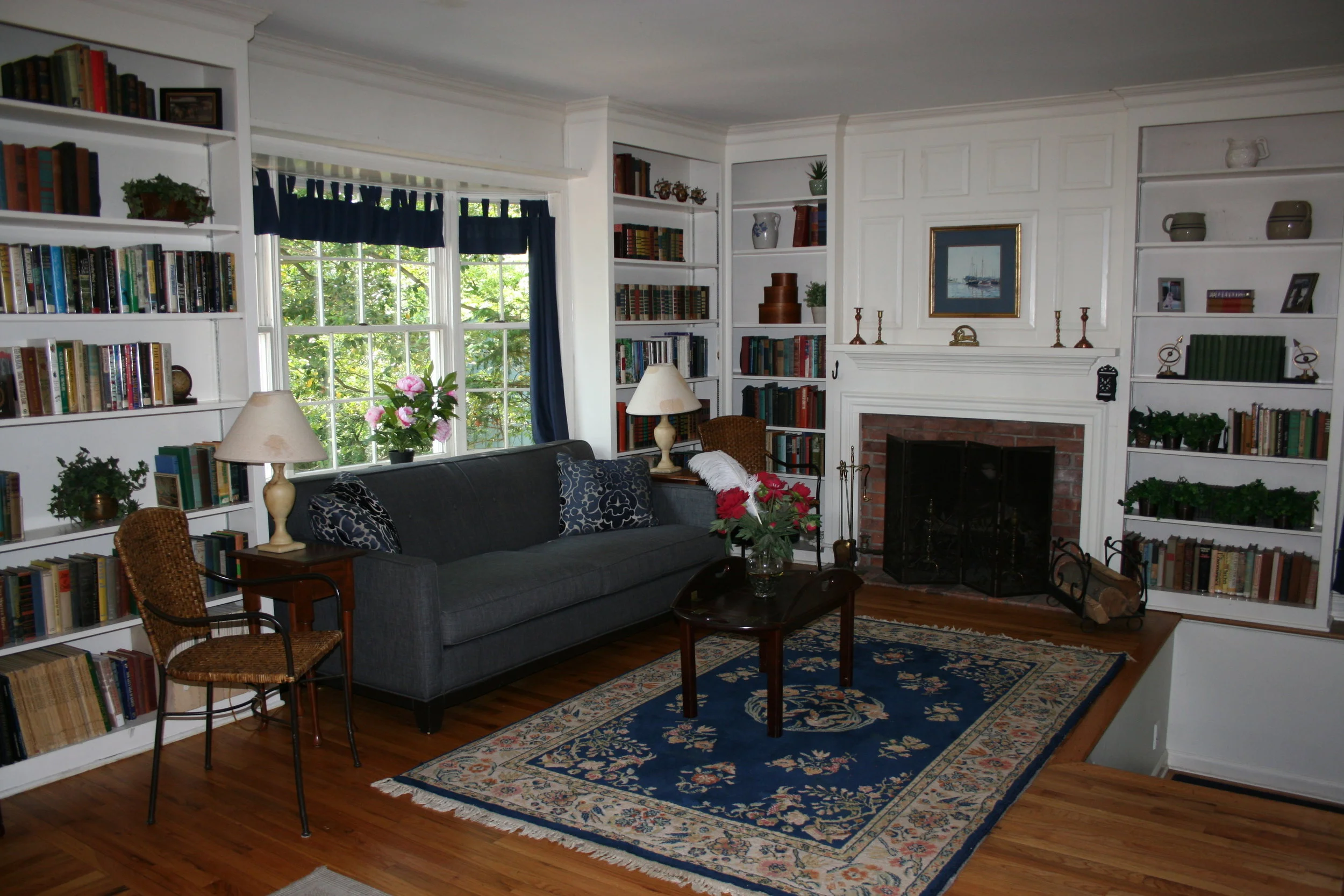 DouglasHouse - LibraryWithoutRailing copy.JPG