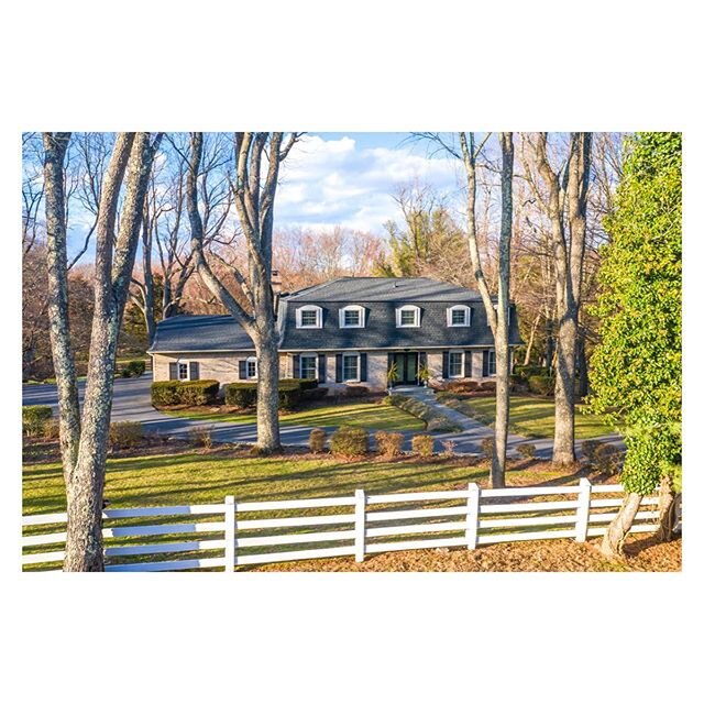 Fall in love with this picture perfect home, situated on 2 acres of gorgeous property 😍 Open Sunday 2-4.
📍14621 Springfield Rd
Marketed by @melissabernsteinhomes
.
.
#Rlah#realestatepicoftheday#dmvrealestate#dcrealestate#mdrealestate#realestate#for