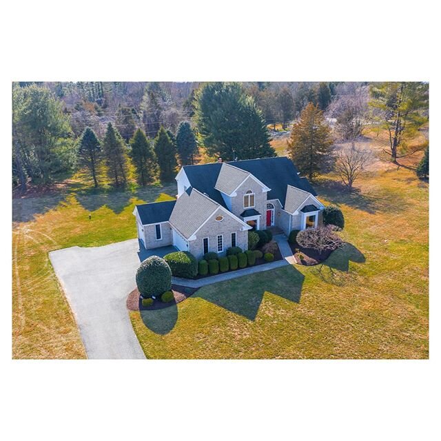 This impressive Darnestwon home is nestled on 2️⃣ acres of breathtaking land 🌲 Open today 2-4!
📍14416 Weathered Barn Ct
Marketed by @melissabernsteinhomes
.
.
#Rlah#realestatepicoftheday#dmvrealestate#dcrealestate#mdrealestate#realestate#forsale#ho