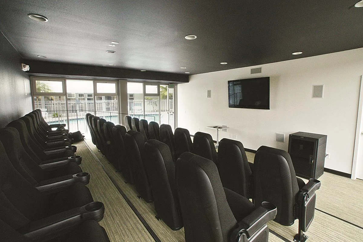 Auditorium1_Fontainebleu300cmyk.jpg