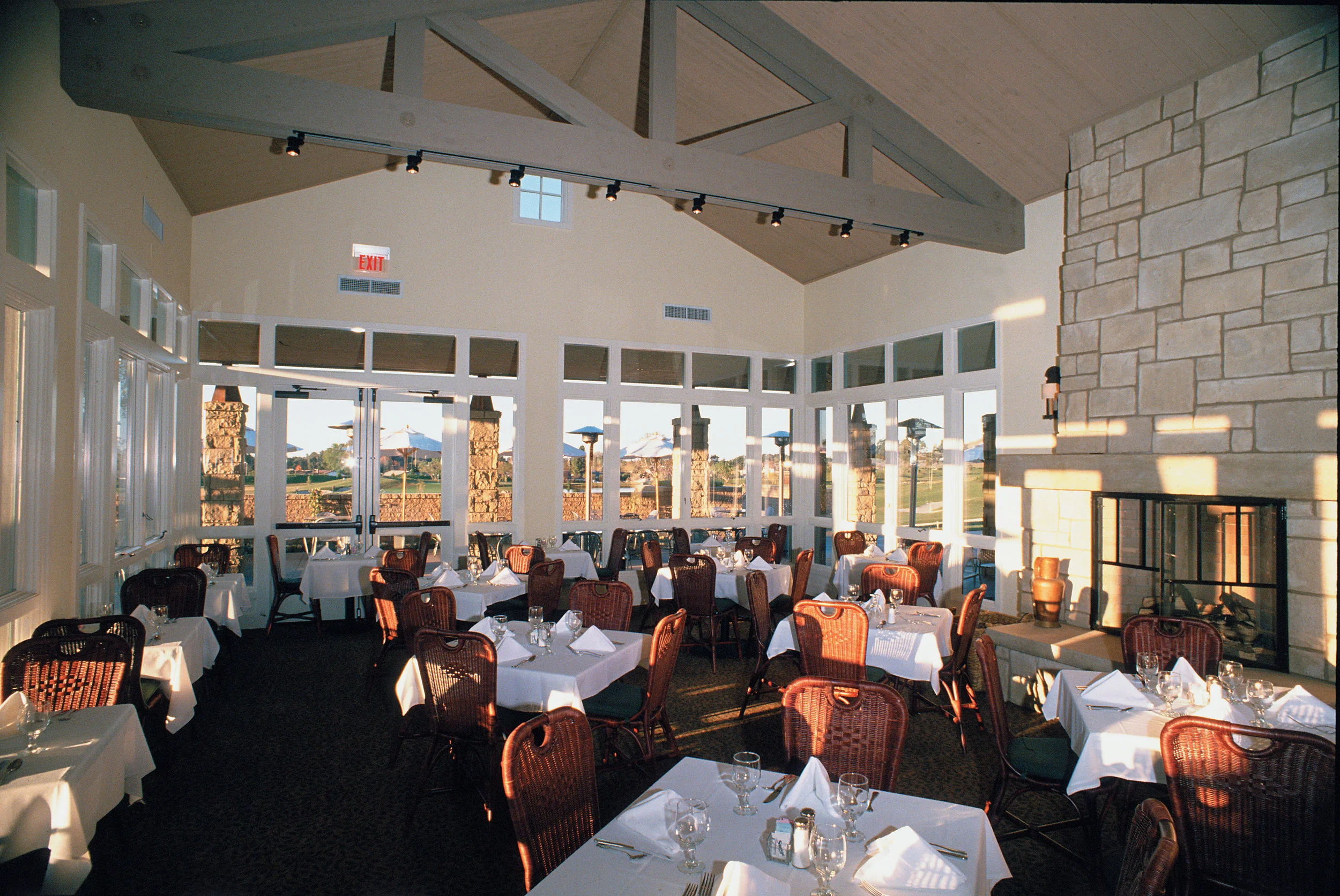 INTERIOR.jpg
