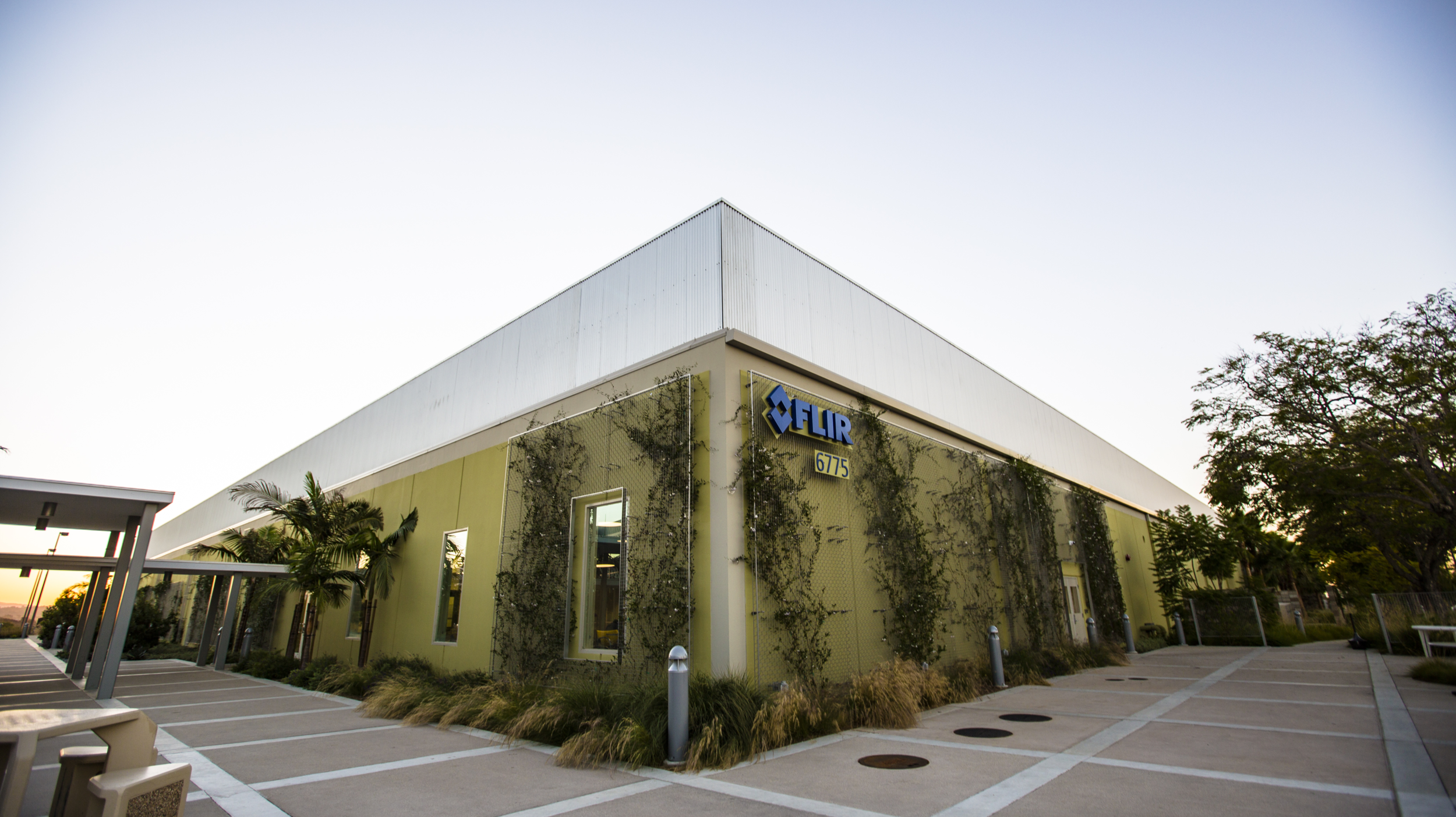 Flir+Cafe+-+exterior.png