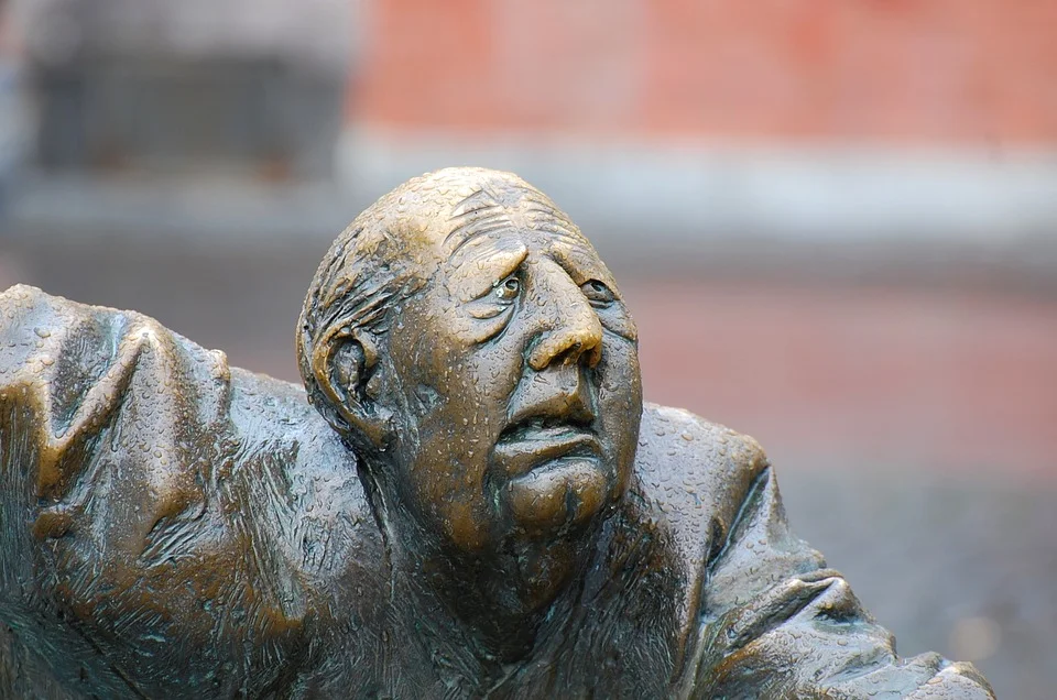 Face-Ask-Aachen-Elise-Fountain-Suffering-Sculpture-1190352.jpg