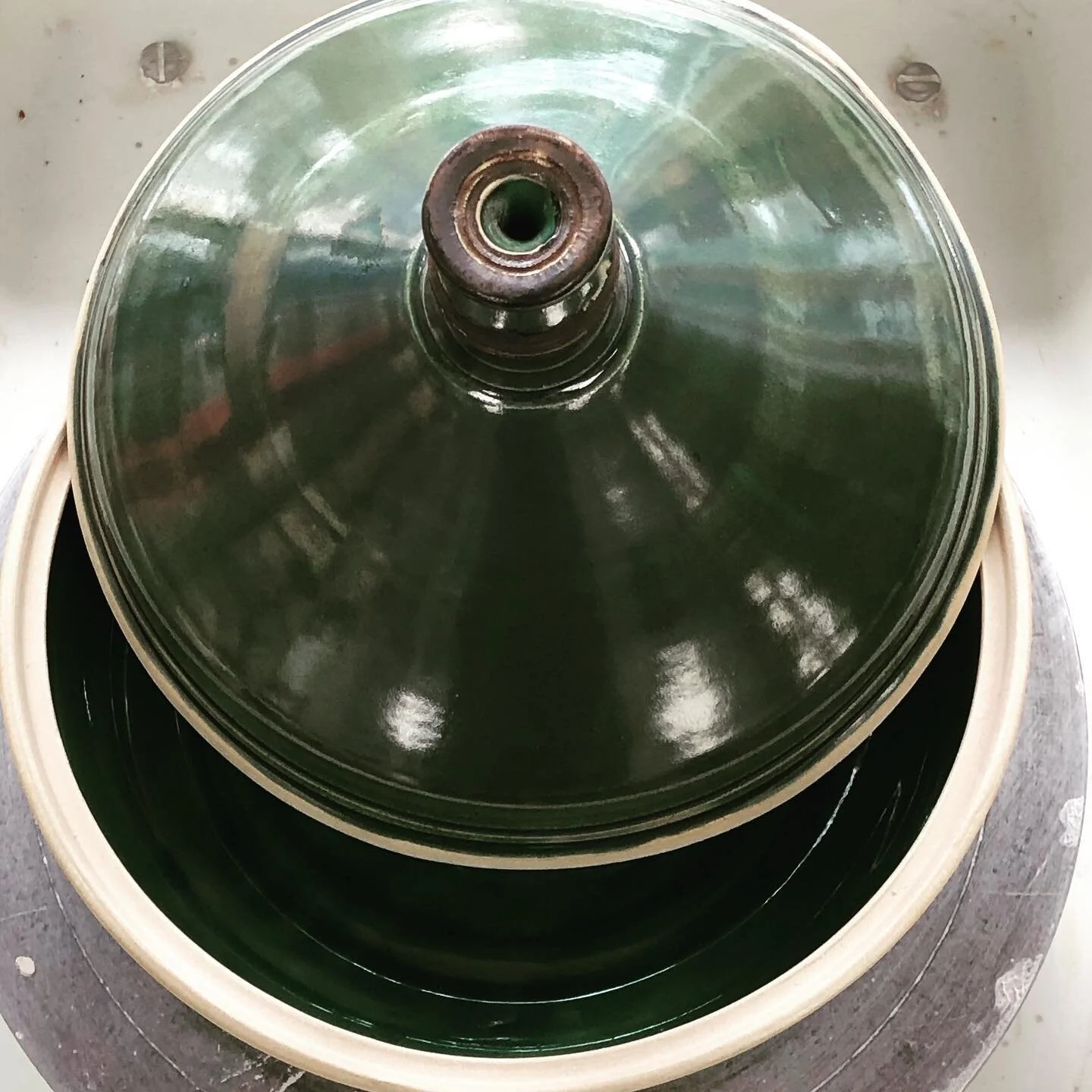 Oven ready, survived!
#ceramics #pottery #studioceramics #handthrown #PottersCast #PottersClass #instapotterylovers #wheelthrownceramics #potteryartists #stonewareceramics
