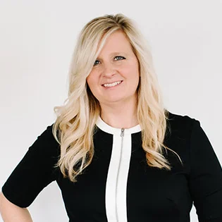 Lezlie Bruce | Commercial Lines Customer Service