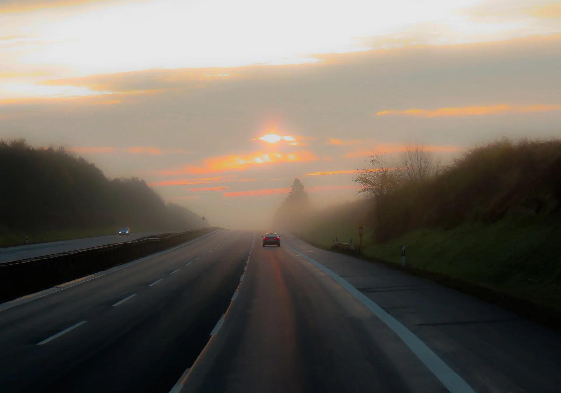 traffic-2906244_1920.jpg