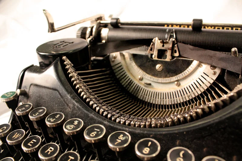 old_typewriter__by_kaheriynneanne.jpg