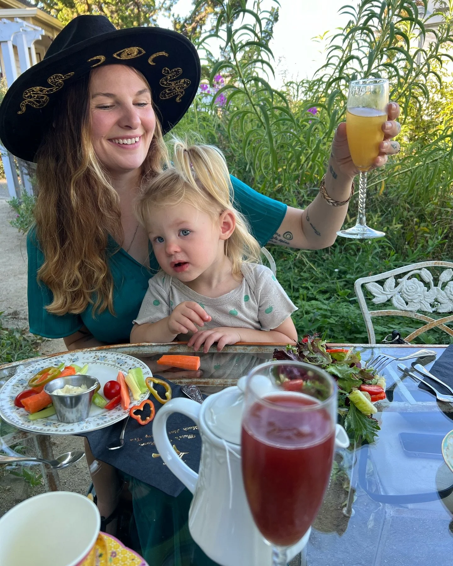 5 Signs Your Mom Wardrobe Needs a Revamp