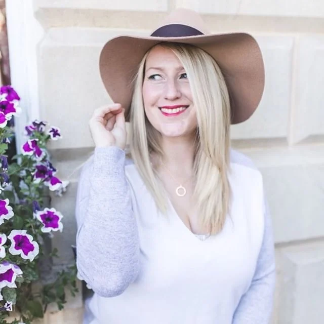 Zoe @the.blonde.blog