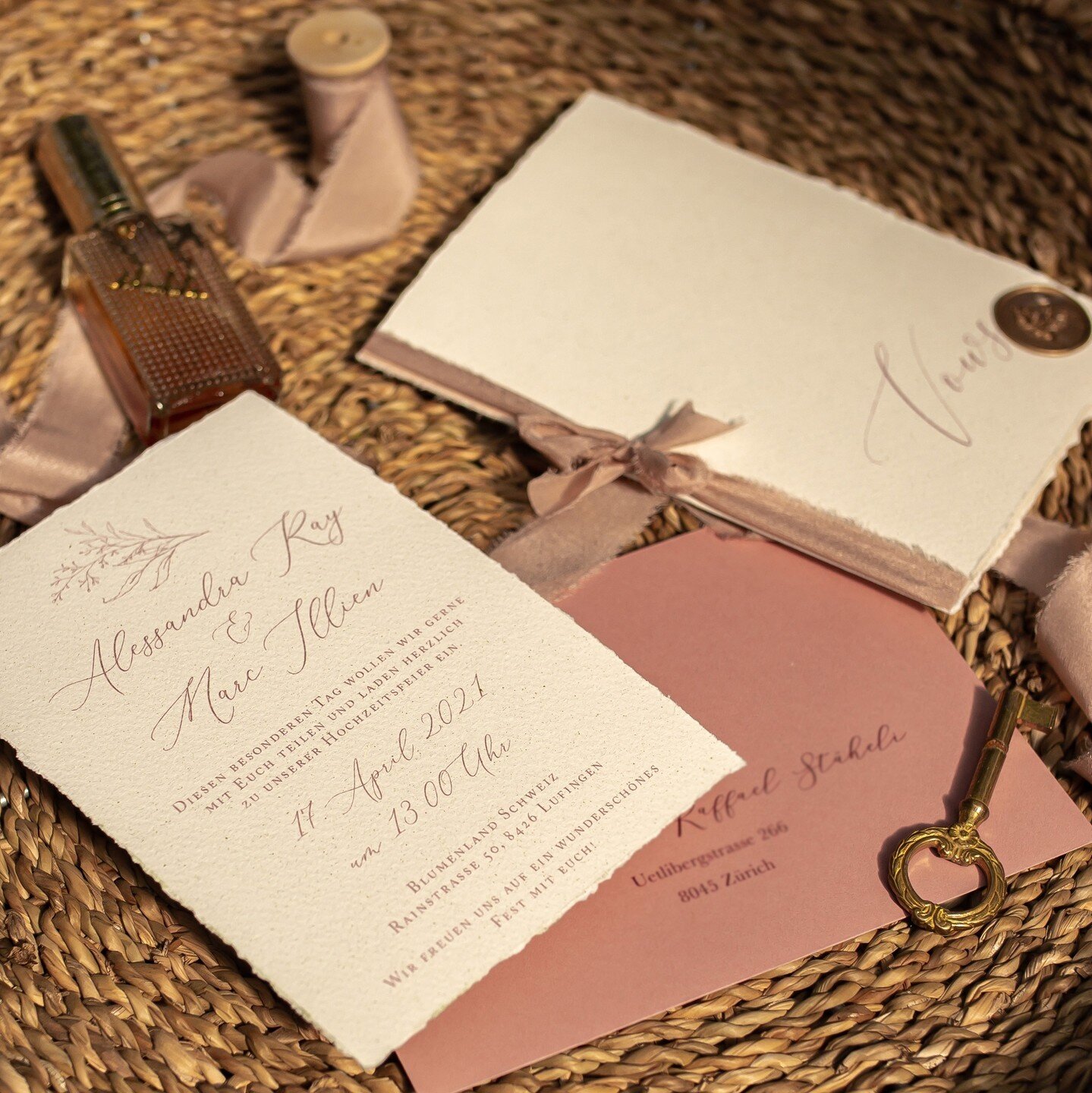 ❤️Loving those dusty rose colors. A boho-styled wedding invitation. So minimal and romantic.⁠
.⁠
.⁠
.⁠
.⁠
.⁠
.⁠
.⁠
.⁠
.⁠
.⁠
.⁠
Planung &amp; Konzept | @weddingsbyfranziska⁠
Fotografin | @peggyonwedding⁠
Videograf | @gomango.weddingfilms⁠
Location | @