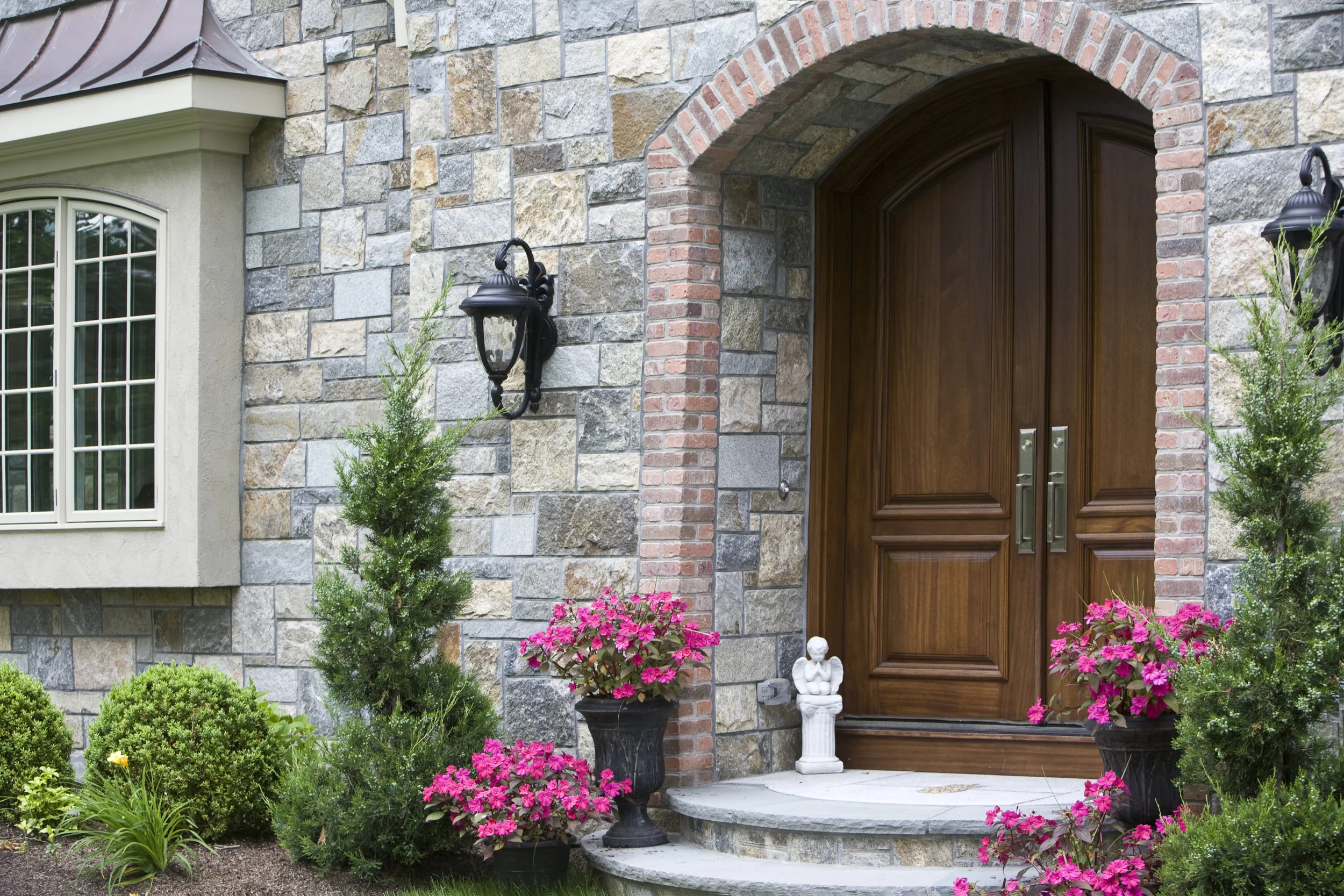 A CUSTOM GAULT NATURAL VENEER STONE BLEND: OENOKE BLEND