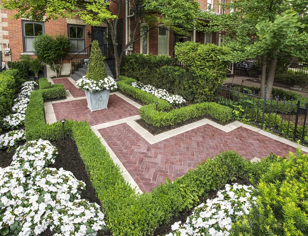 COPTHORNE IN 3 COLOR BLEND WITH BRUSSELS BLOCK IN SANDSTONE AS ACCENT