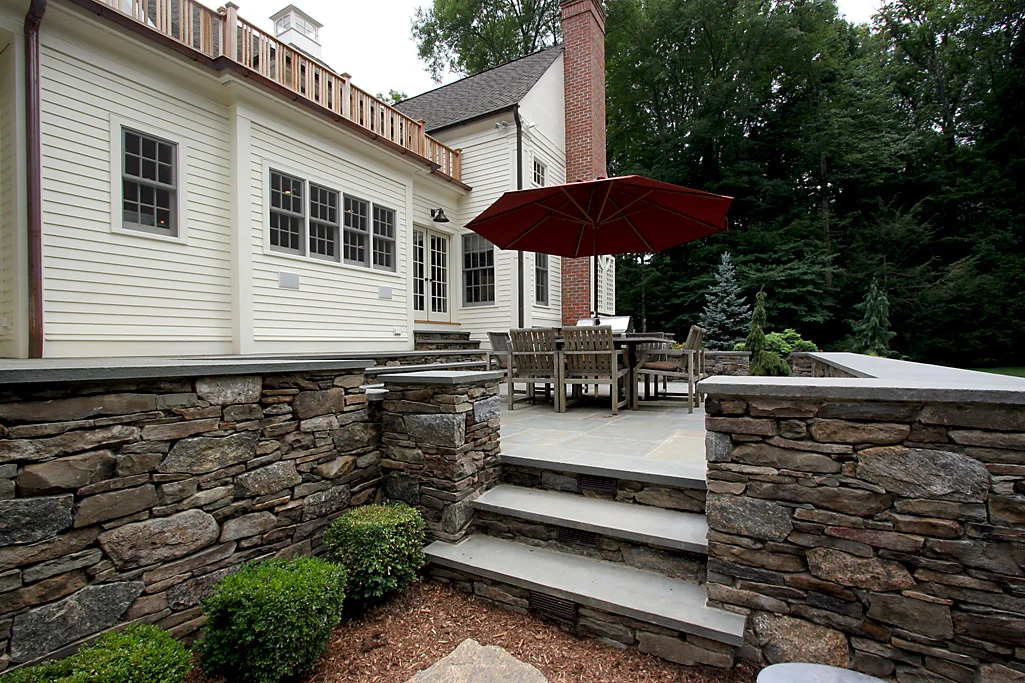 CT FIELDSTONE, LEDGE STRIP BLEND PHOTO CREDIT: TALLMAN SEGERSON BUILDERS