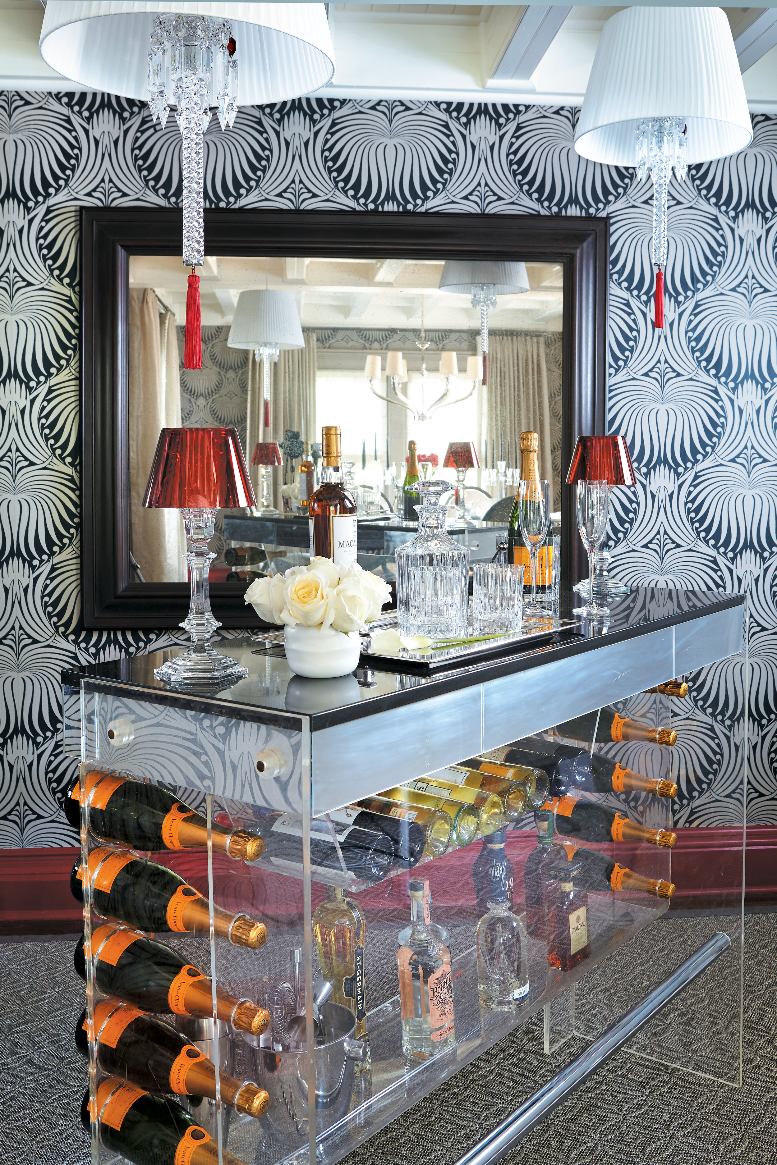  ABSOLUTE BLACK GRANITE BAR TOP, POLISHED  PHOTO CREDIT: CTC&amp;G/KEITH SCOTT MORTON AND ERIC RICHARDS 