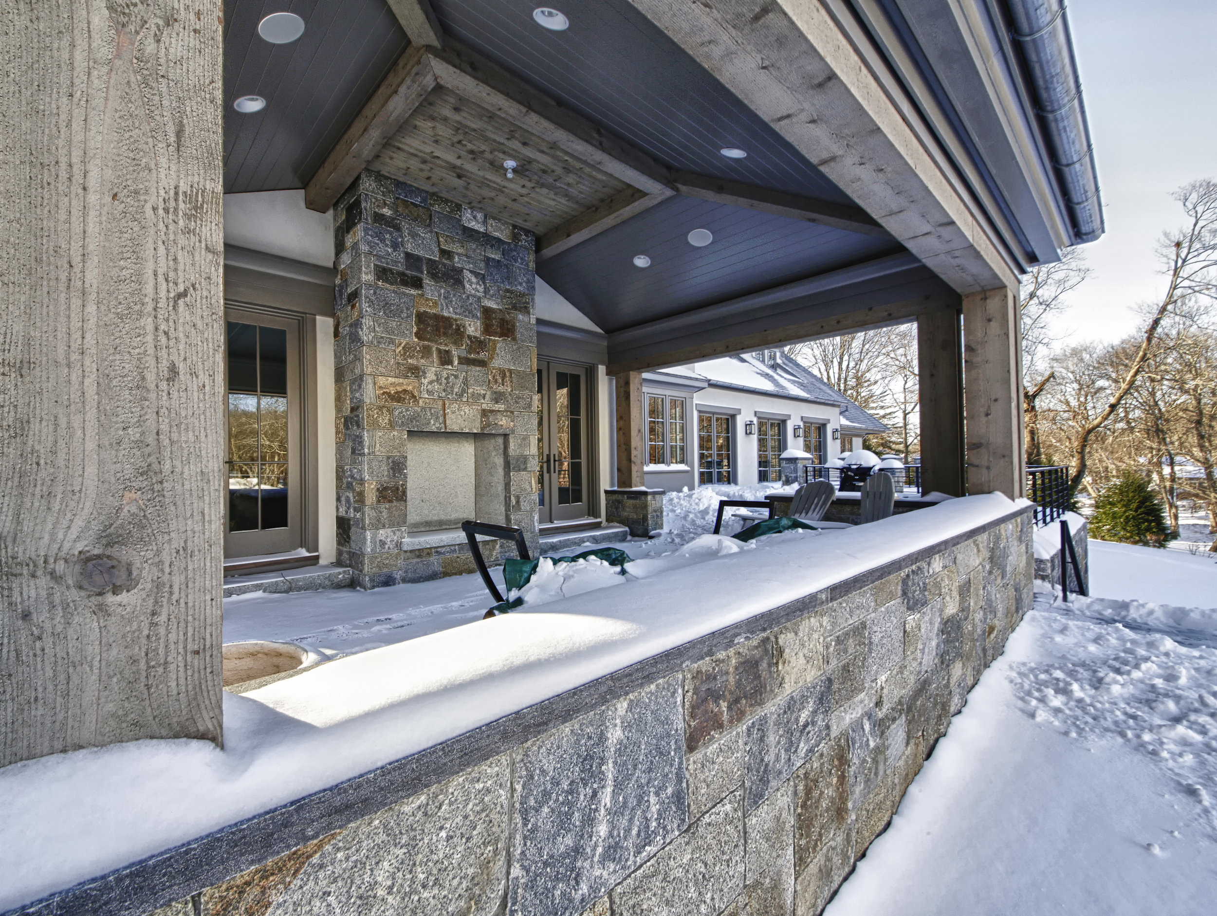  MATERIALS USED: A CUSTOM GAULT NATURAL VENEER STONE BLEND: CLAPBOARD HILL BLEND 