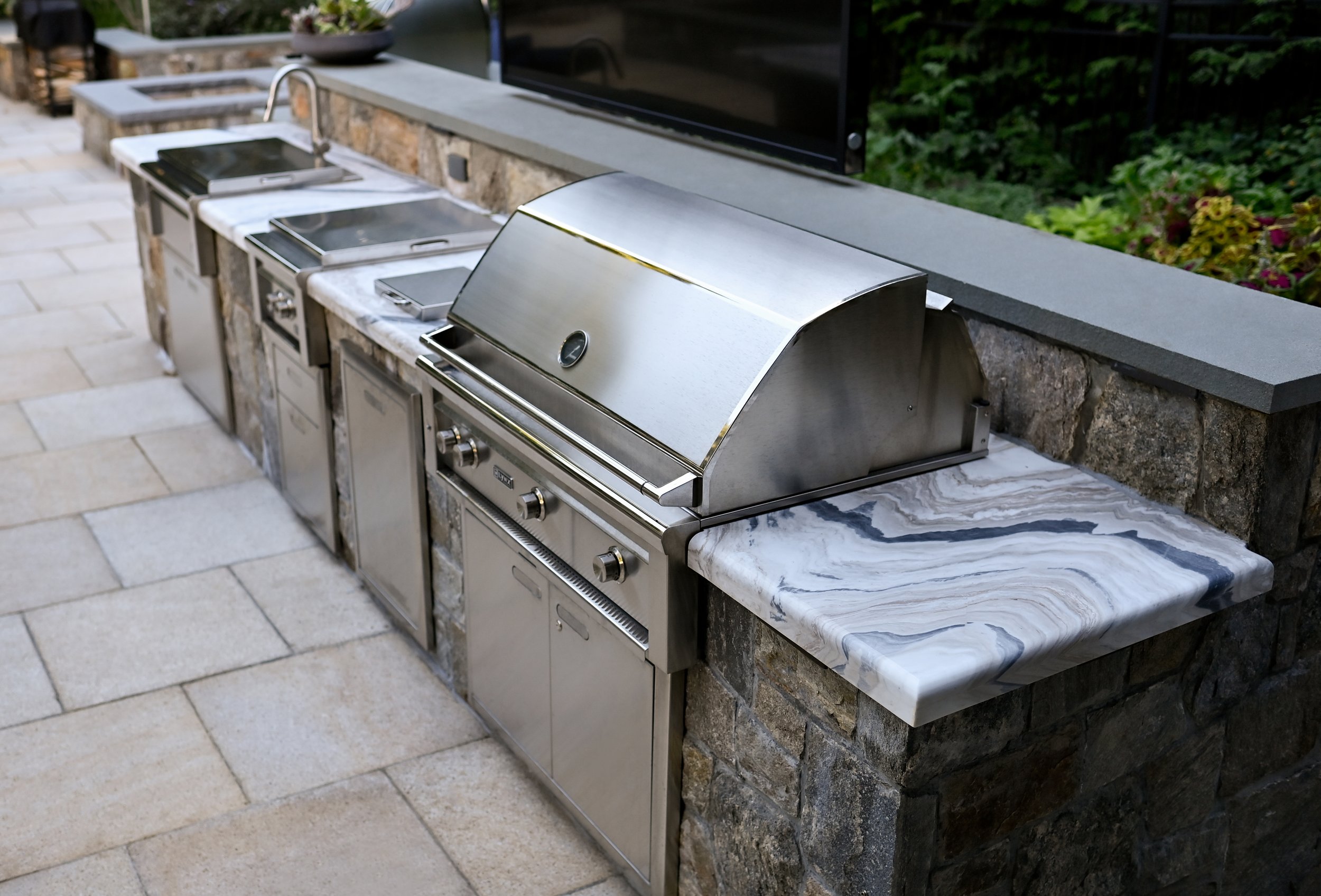 Gault Stone_Shelton_May Flower Lane_Outdoor Kitchen_Grill_Angle_CWE2195.jpg