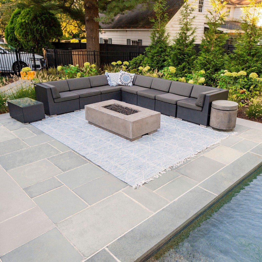 We're ready to gather around this poolside firepit!

#outdoorliving #naturalstone #masonry #stonework #houseandhome #housedesign #homedesign #fairfieldcountydesign #designinspiration #mynewengland #homeowner #connecticut #Ctcoast #newengland #newengl