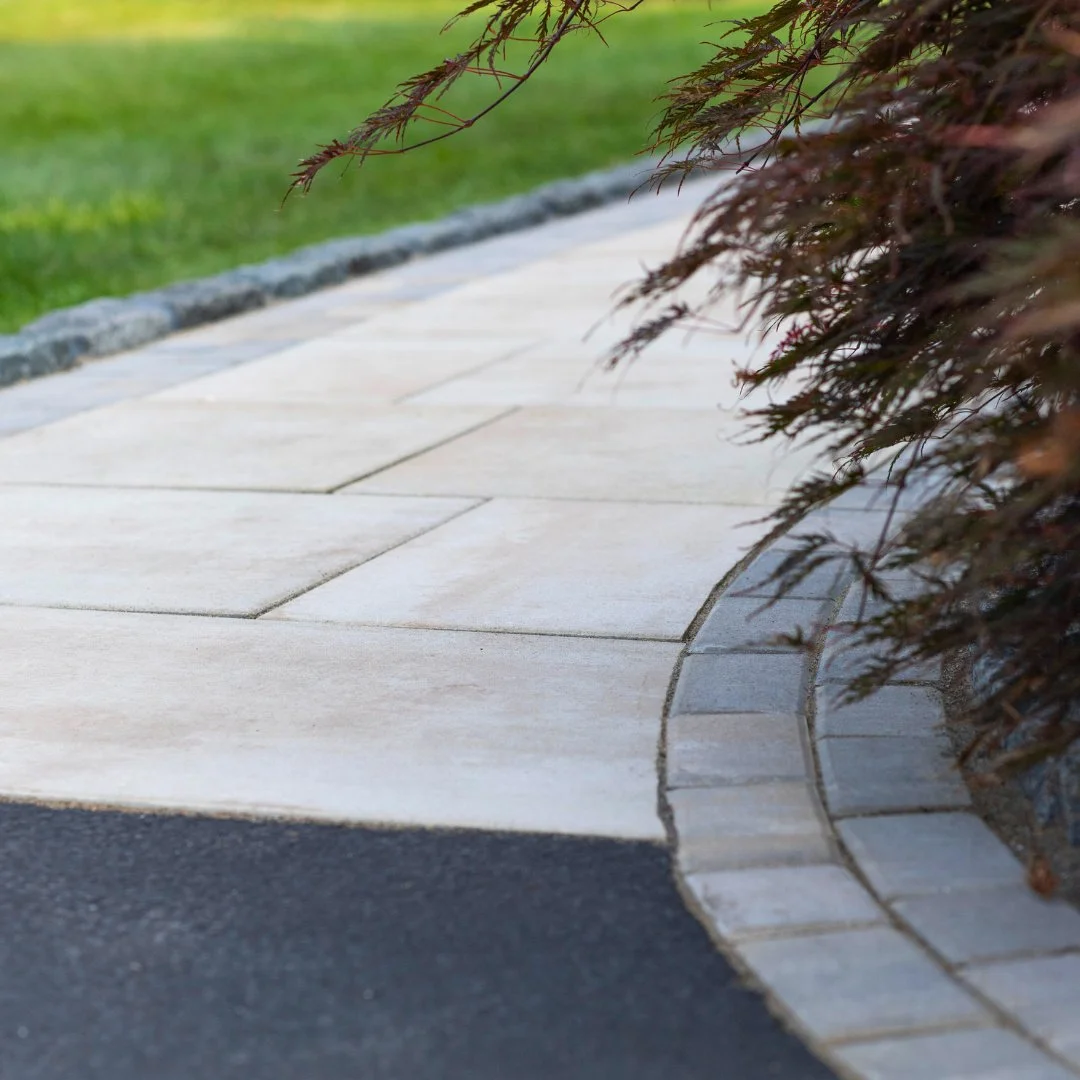 A walkway that welcomes you home. Crafted with Unilock Beacon Hill Tuscany Smooth, this combination of elegance and durability creates a timeless look.