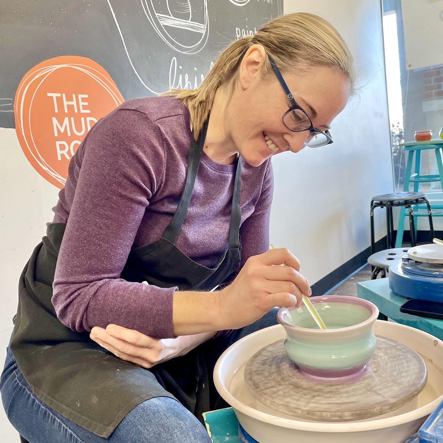 🎨 We have 3 spots left in our next Potter's Wheel Course for Beginners! 

Sign up ages 16+ at the link in our bio
.
.
.
#themudroomgr #potteryclass #LearnPottery #giftsforher #girlsdayout #makeart #ceramics #grkids #grandrapidsmi #potterystudio