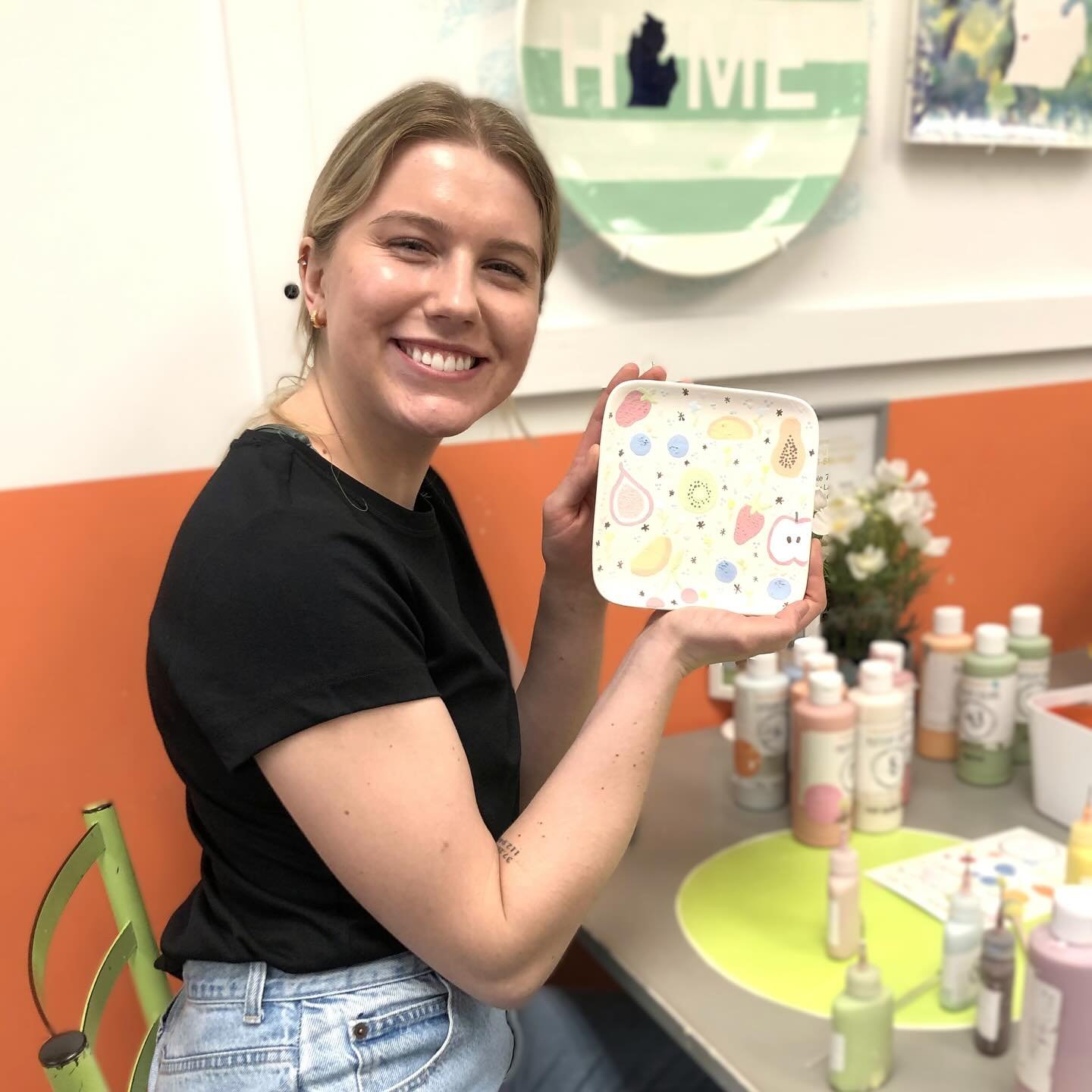 ☀️Feeling the heat? Cool off with creativity!🧊

🖌️Paint Pottery Tues 10-5 + Wed-Fri 10-8 + Sat-Sun 10-5

*Closed 4th of July*
.
.
.
#paintyourownpottery #diy #familyfun #handmadegifts #handpainted #pyop #themudroomgr #grandrapidsmi #CreativityUnlea