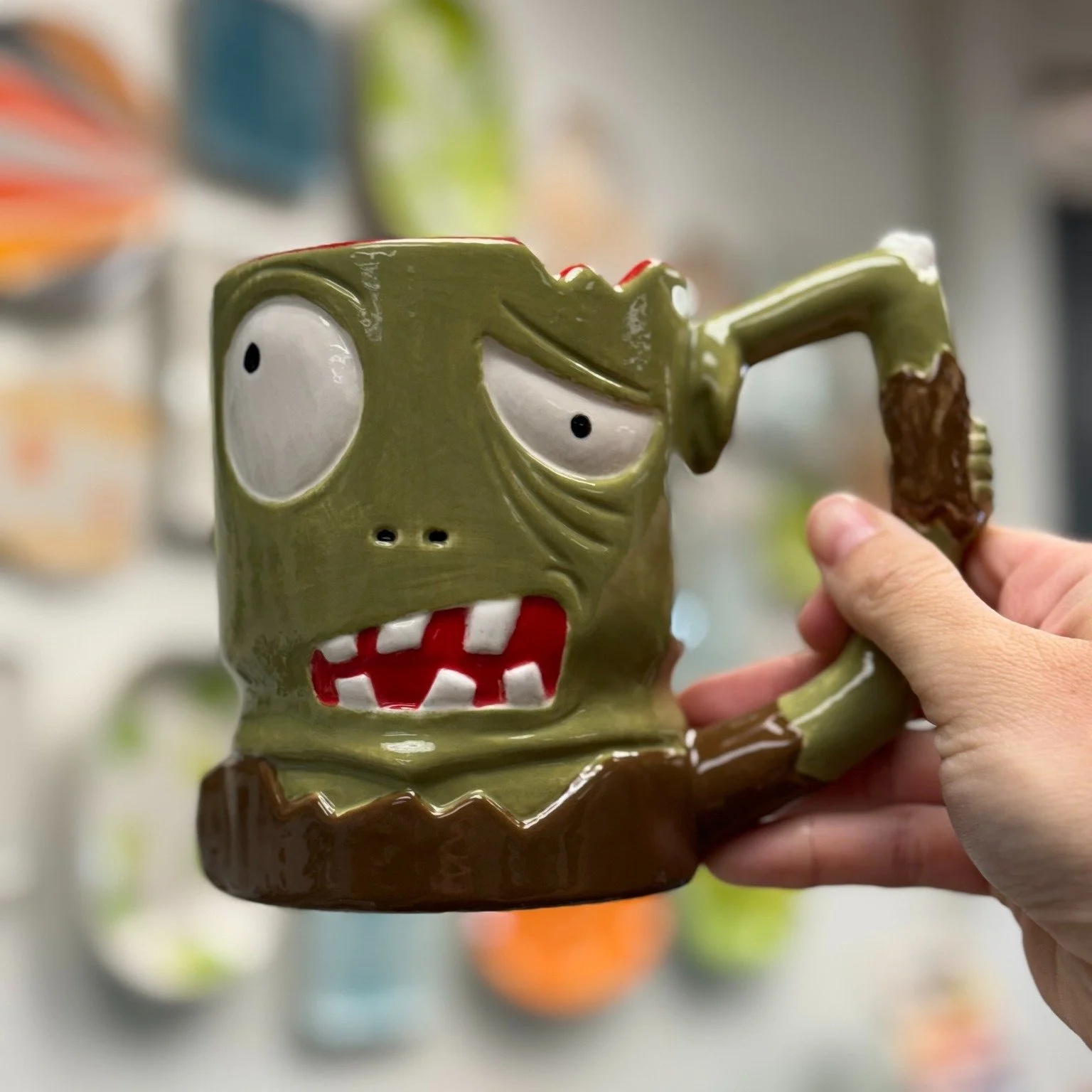 🧟‍♂️Feeling like a zombie? We’ve got the cure: some brainless Halloween fun!
🎨 Visit the studio Wed-Th-Fri 10-8 and Sat-Sun 10-5
.
.
.
#themudroomgr #halloween #halloweendecor #potterypainting #diy #art #kidscrafts #familytime #homedecor
