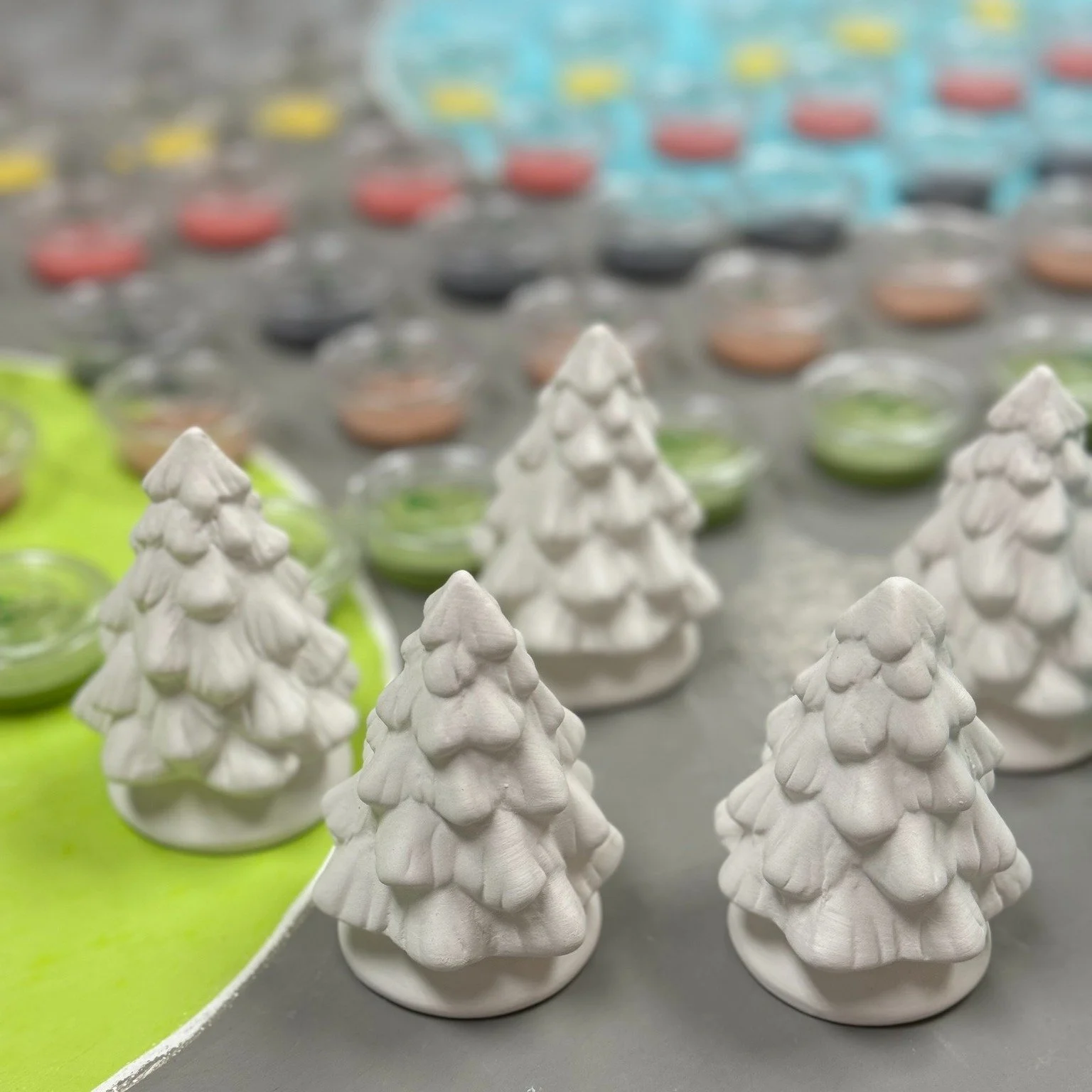 🌲❄ Just a couple more days to Pre-order your Holiday take home kits!

👉See the details and pre-order at the link in our bio
.
.
.
#diy #potterystudio #downtowngr #handmade #potterylove #makememories #makeart #ceramics #pyopstudio #crafty #winteract