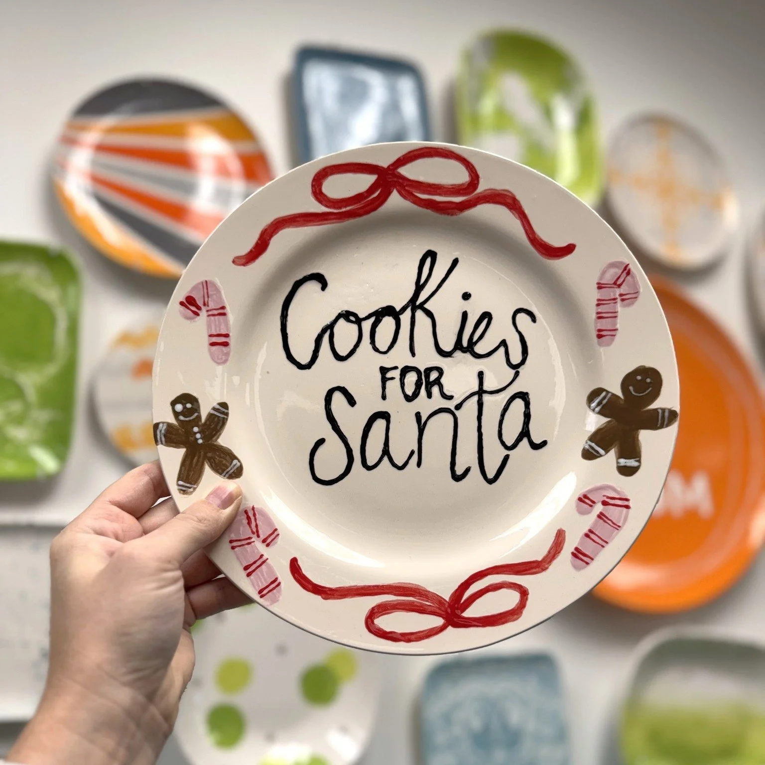 ❄️ Escape the chill and gather some friends for pottery painting to make your day warmer!

🎨 open Wed-Fri 10-8 + Sat-Sun 10-5
🎄 extended holiday hours begin mid-December
.
.
.
#themudroomgr #paintpottery #downtowngr #makeart #ceramics #grkids #gran