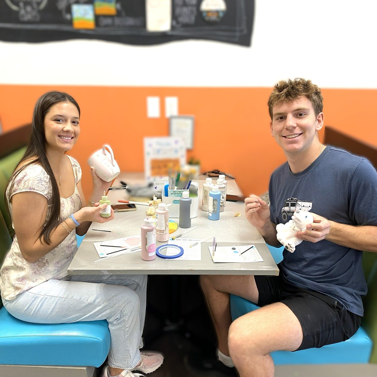 ⛄🎁 A quick reminder that gifts painted on or before this Wed (the 17th) will be ready to pick up by Tuesday (the 23rd) for holiday giving. 

Christmas Eve - Open 10-3 (Join us for Hot Coffee and Cocoa!)
Christmas Day - Closed
.
.
.
#PotteryLove #DIY