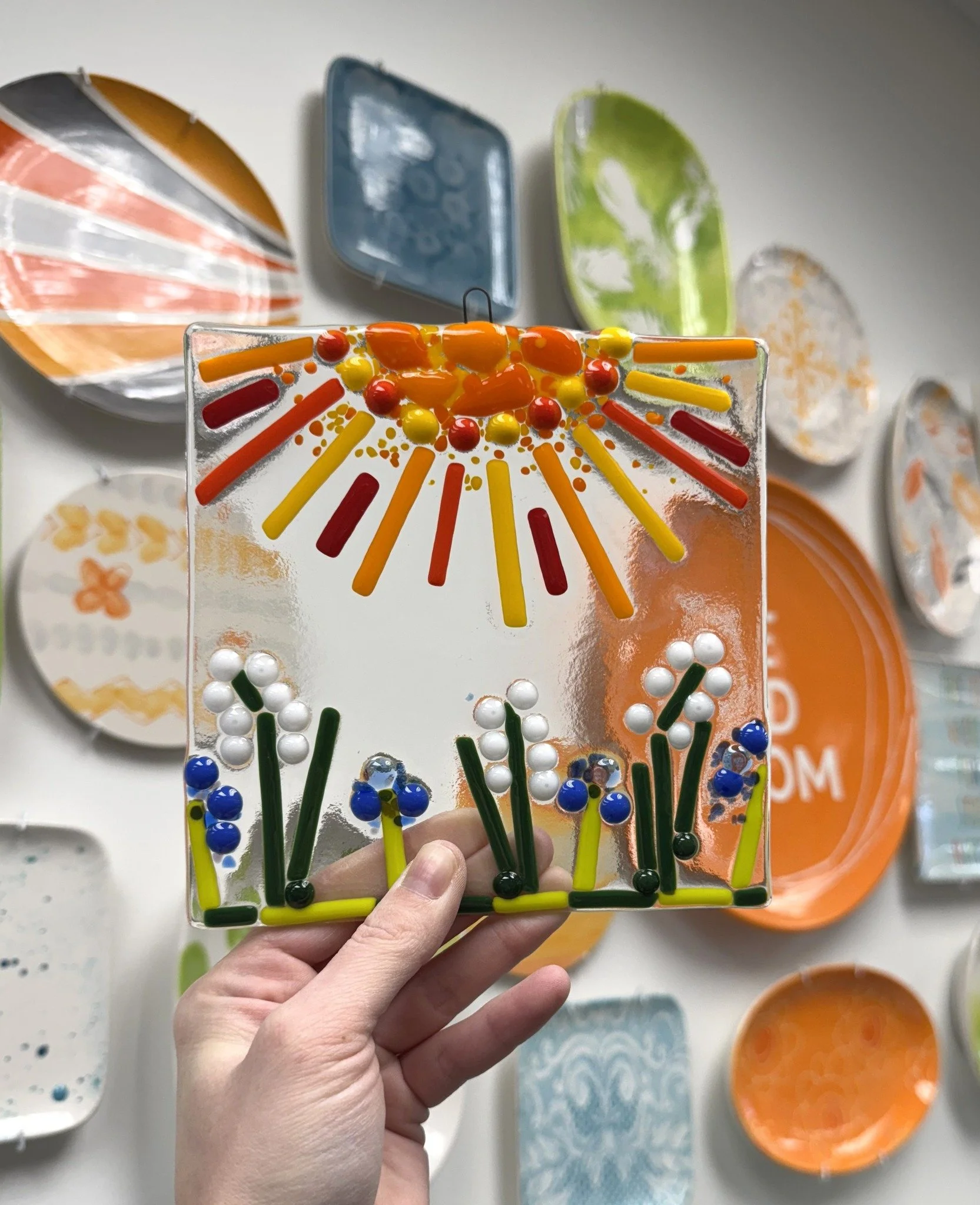 ✨ Glass Fusing is back next week!

🎨 Learn more and save your seats at the link in our bio
.
.
.
#themudroomgr #arttherapy #diy #makeart #createeveryday #creativity #familyfun #grandrapids #downtowngr #handmade #glassfusing #westmichigan #fusedglass