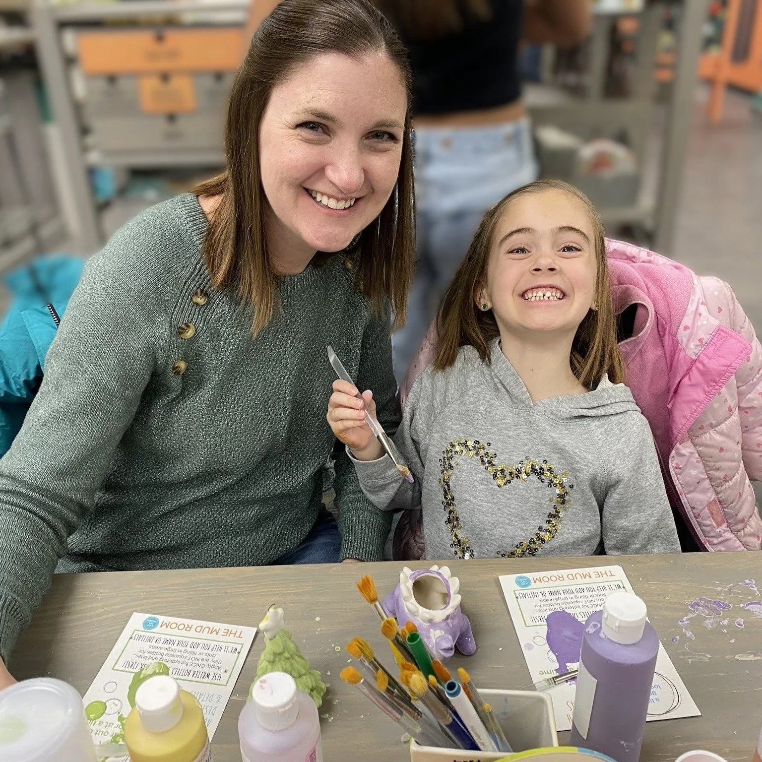 ☀️🌷 Outside may still be saying winter, but inside our studio says spring pleeeease! Maybe if we paint enough flowers, the real ones will get the hint.

🎨 paint pottery Wed-Fri 10-8 + Sat-Sun 10-5
.
.
.
#themudroomgr #potterypainting #paintyourownp