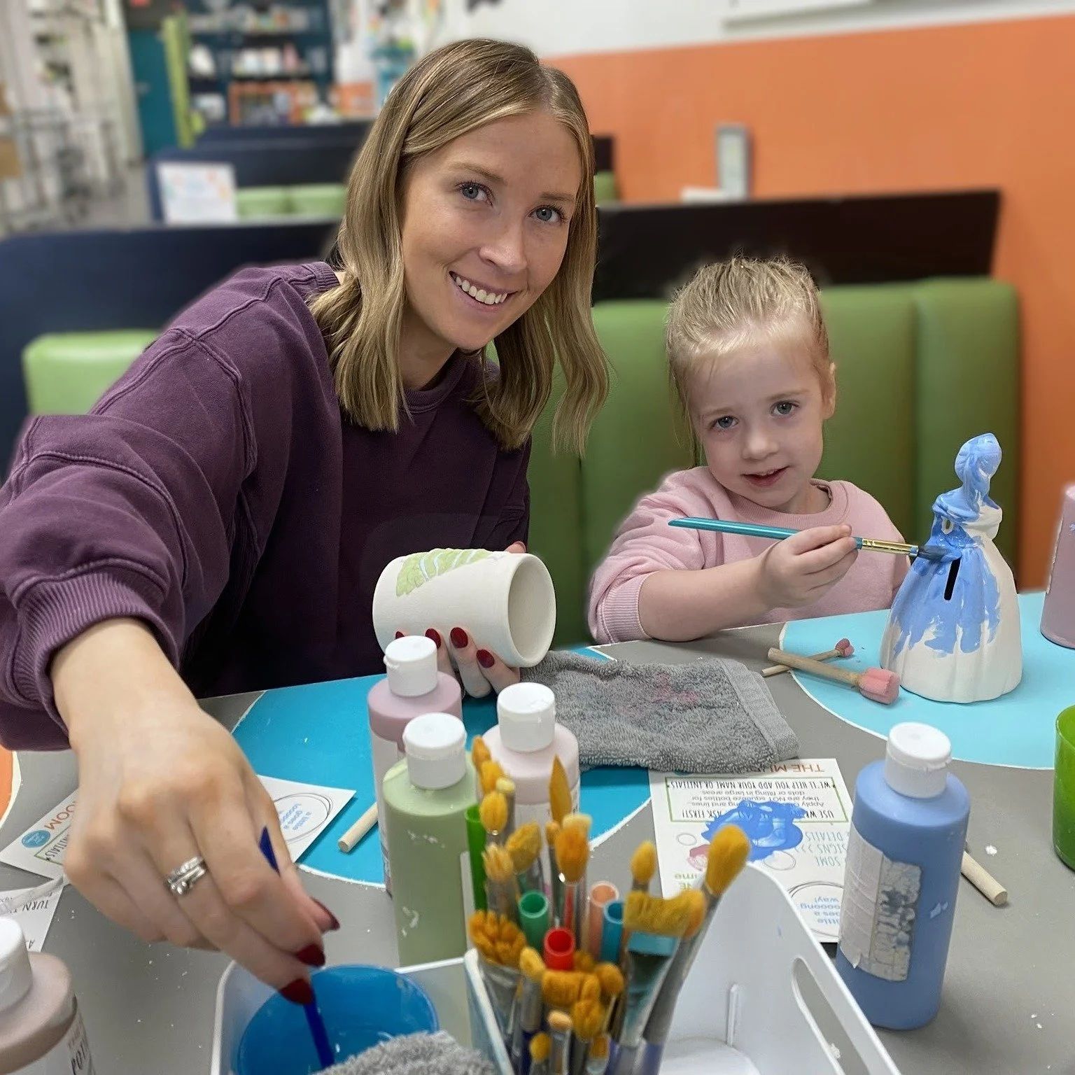 ☔🌧Gray skies outside, bright colors inside!

🎨 Paint pottery Tue 10-5 + Wed-Fri 10-8 + Sat-Sun 10-5
.
.
.
#themudroomgr #potterypainting #ceramics #summerbreak #grandrapidsmi #creativefun #paintpottery #rainydayactivities