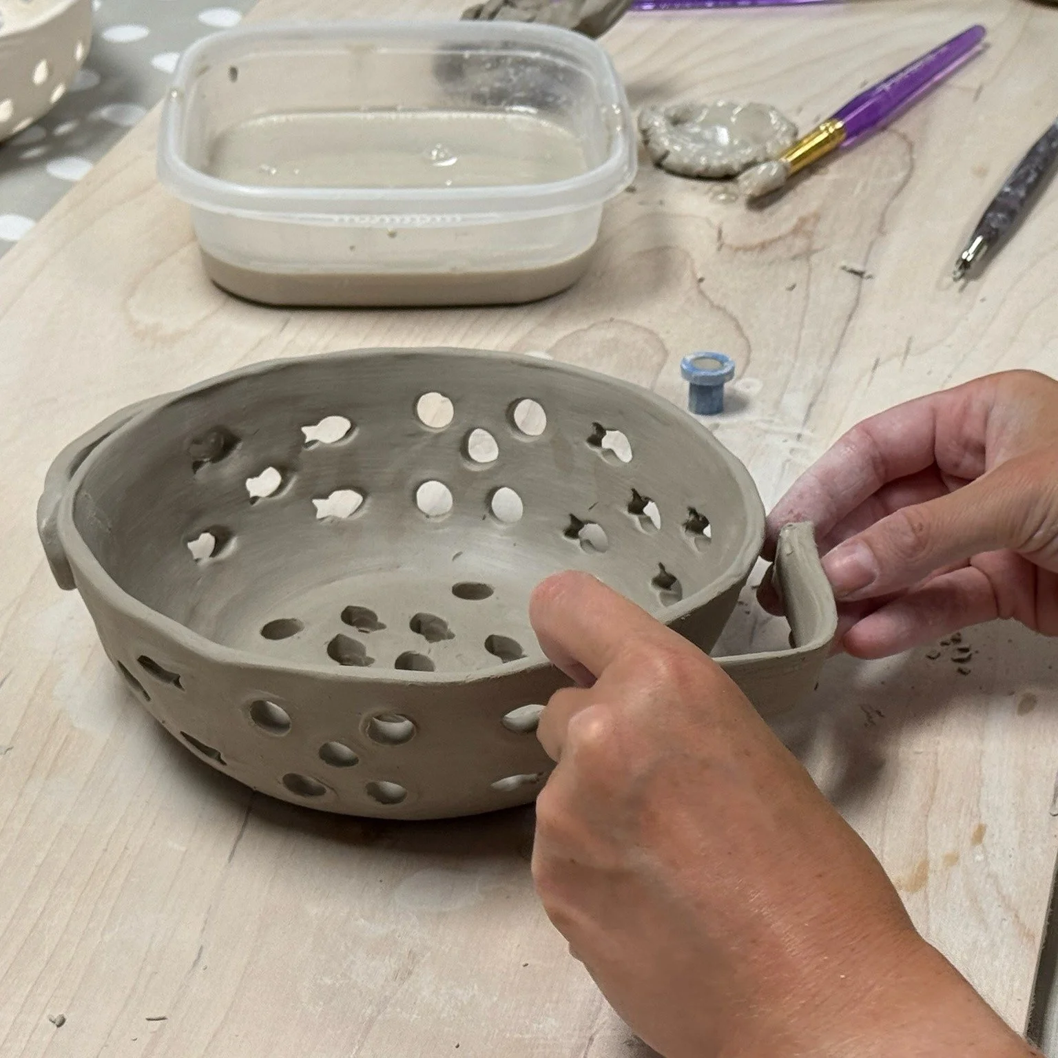 😮 WOW! Our clay colander workshop filled up fast, so we&rsquo;ve opened an additional time slot!
In this hands‑on class, you&rsquo;ll learn how to build your own ceramic colander from clay. No experience needed.

🍓 Only a few spots left. Save your 