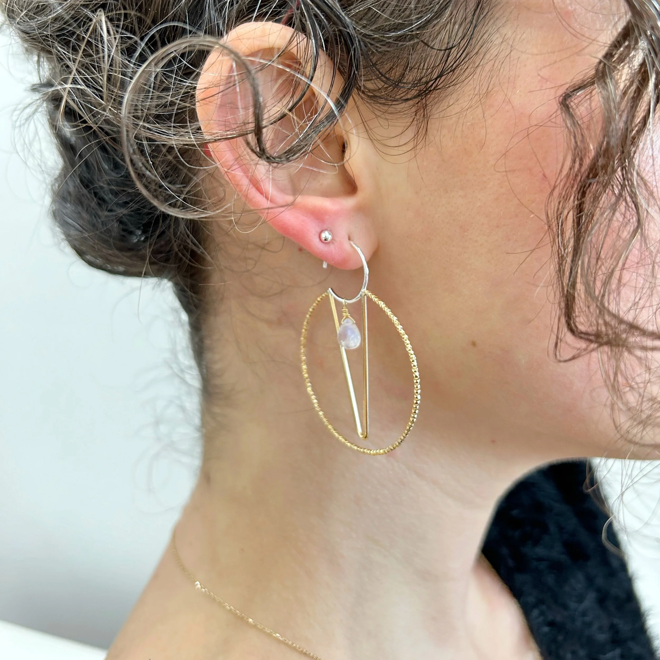 1F416798-F37E-4A72-9437-55DF10DC5ED2