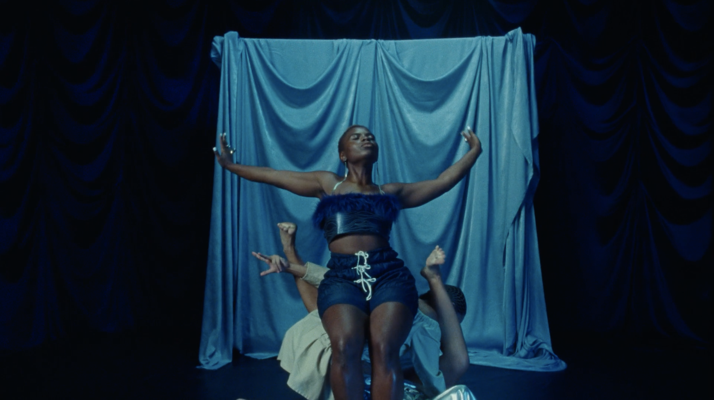  Vagabon - Water Me Down   dir. maegan houang 