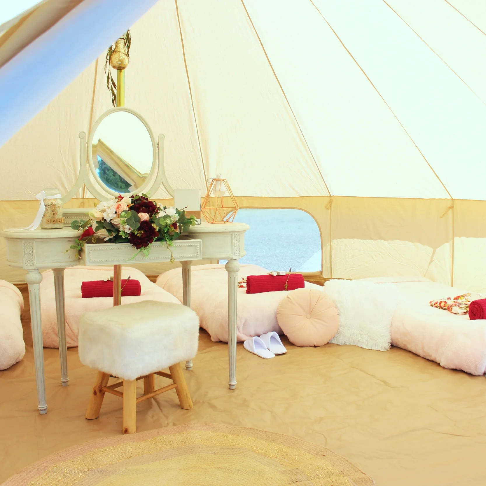 adults-glamping