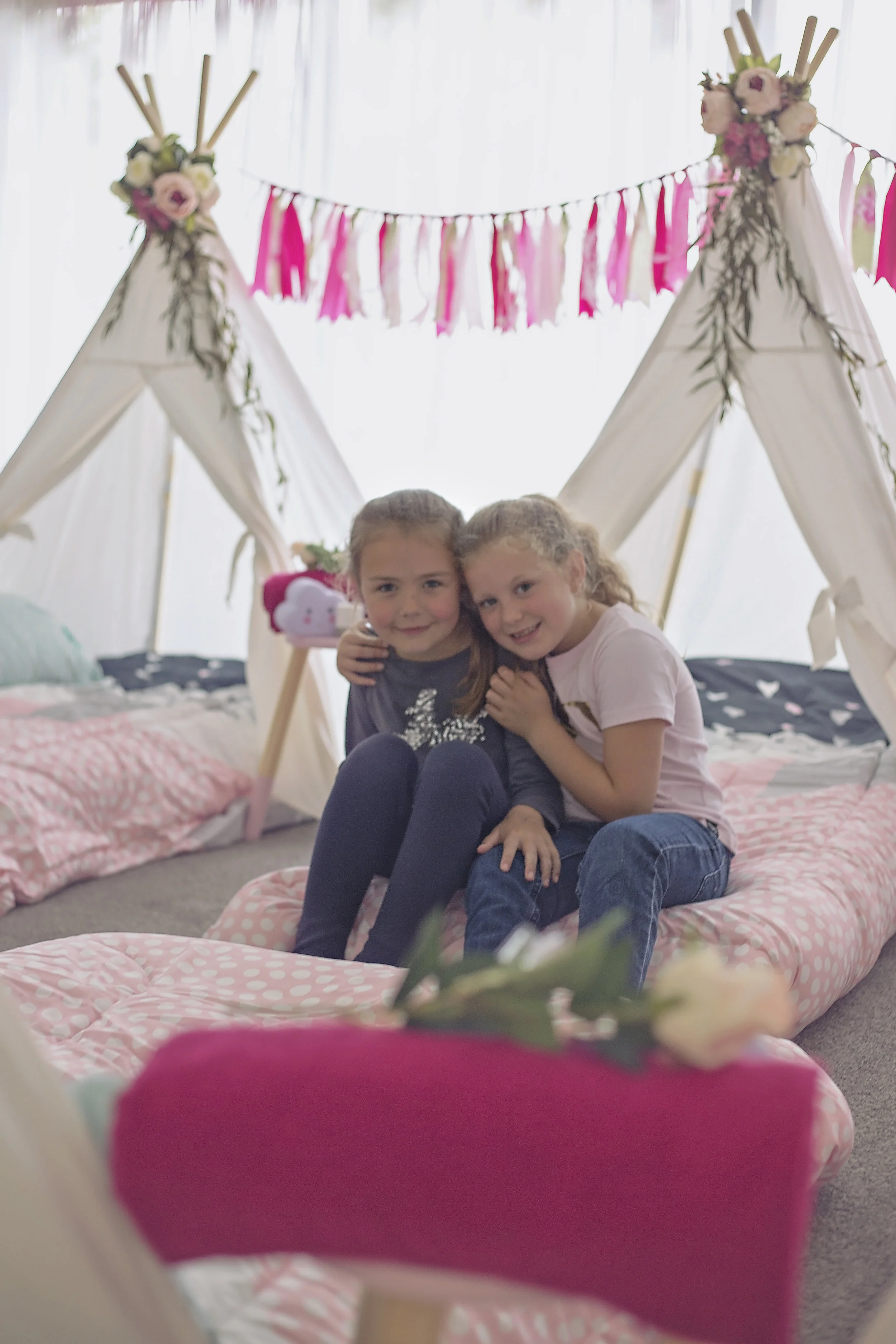 friends-teepee