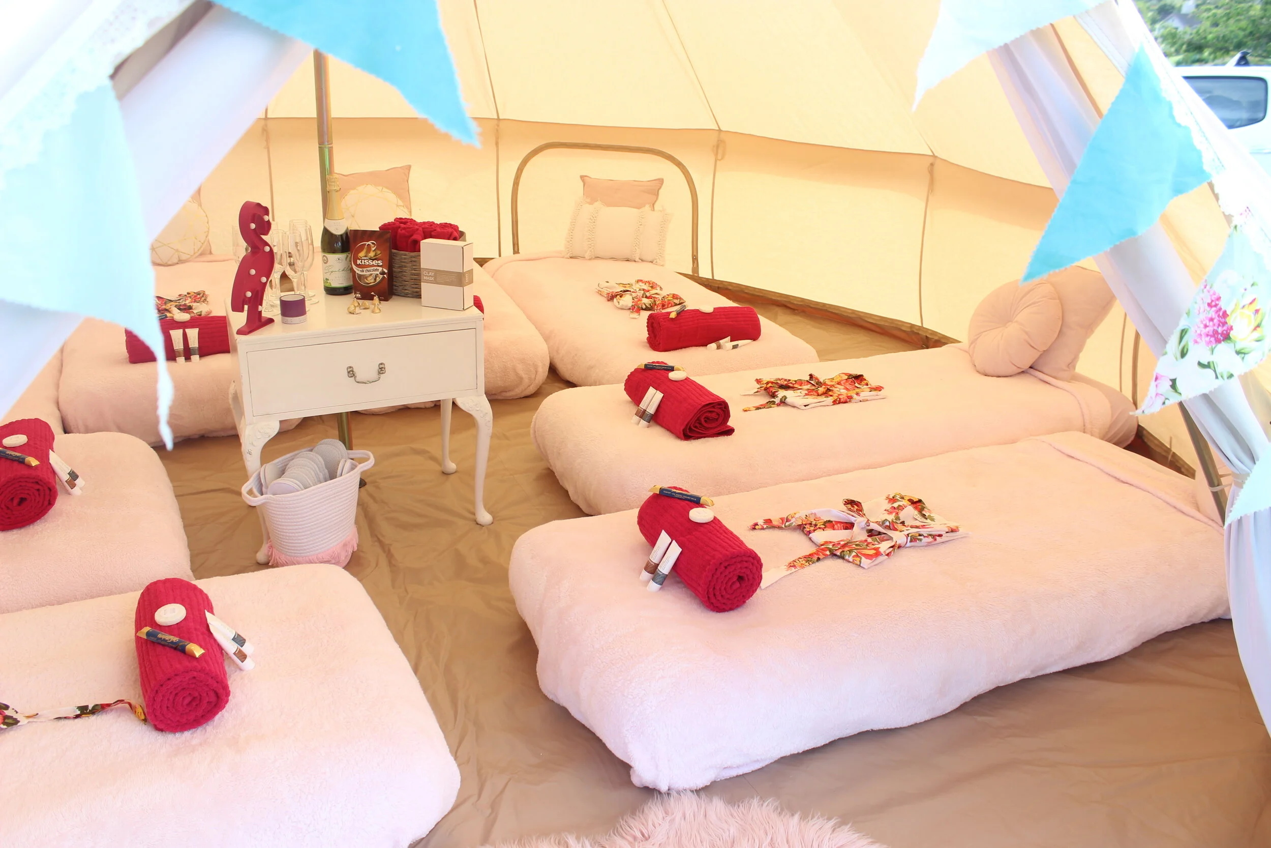 girls outdoor sleepover camping