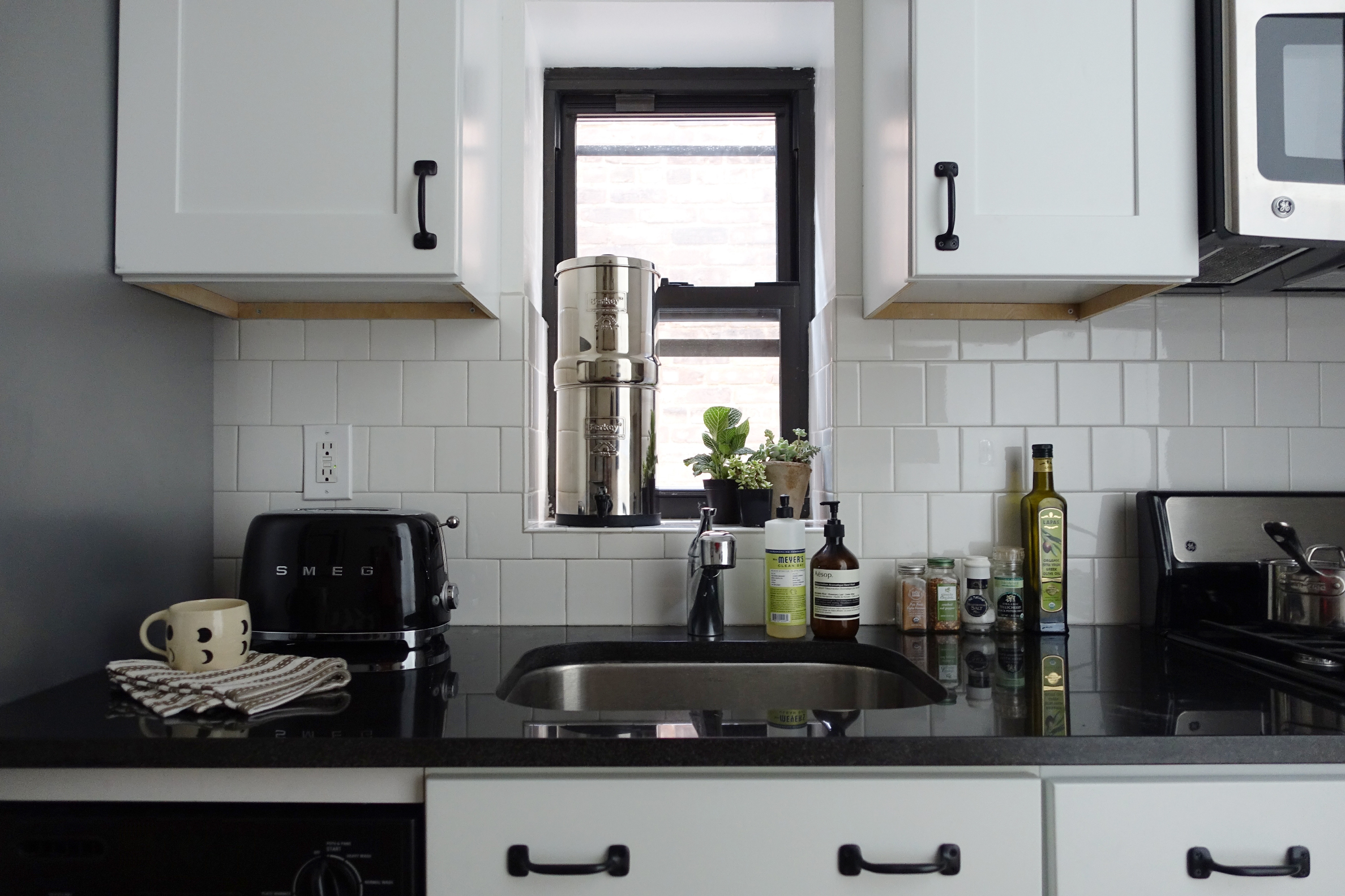 YORKVILLE APARTMENT